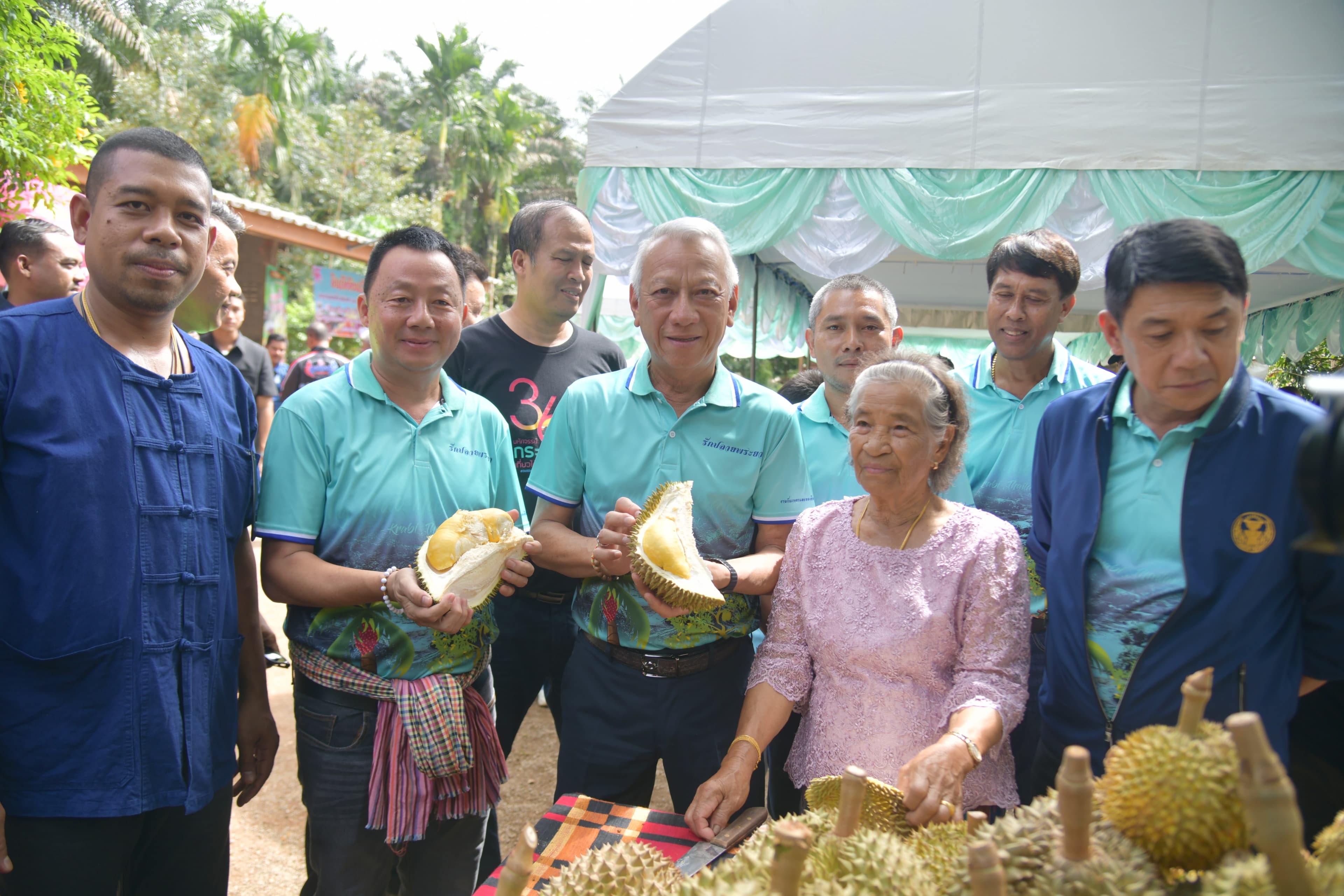 รัฐมนตรีว่าการกระทรวงการท่องเที่ยวและกีฬา และคณะ ลงพื้นที่ตรวจเยี่ยมแหล่งท่องเที่ยว เพื่อเตรียมความพร้อมในการรองรับนักท่องเที่ยวในจังหวัดกระบี่ 