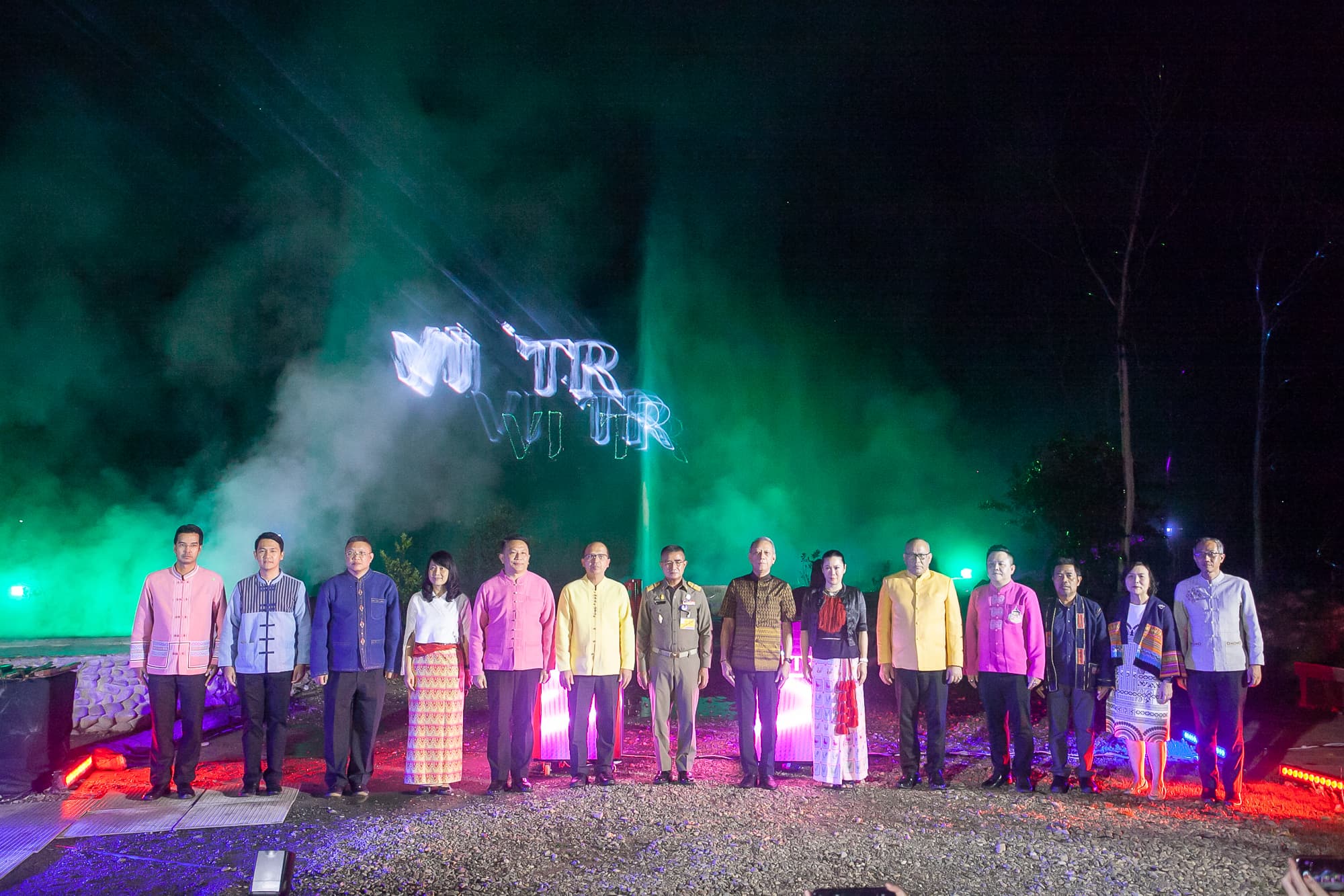 รัฐมนตรีฯ พิพัฒน์ เข้าร่วมงาน "วิจิตร@เชียงใหม่ สีสันแห่งเส้นแสง น้ำพุร้อนสันกำแพง โครงการตามพระราชดำริ"