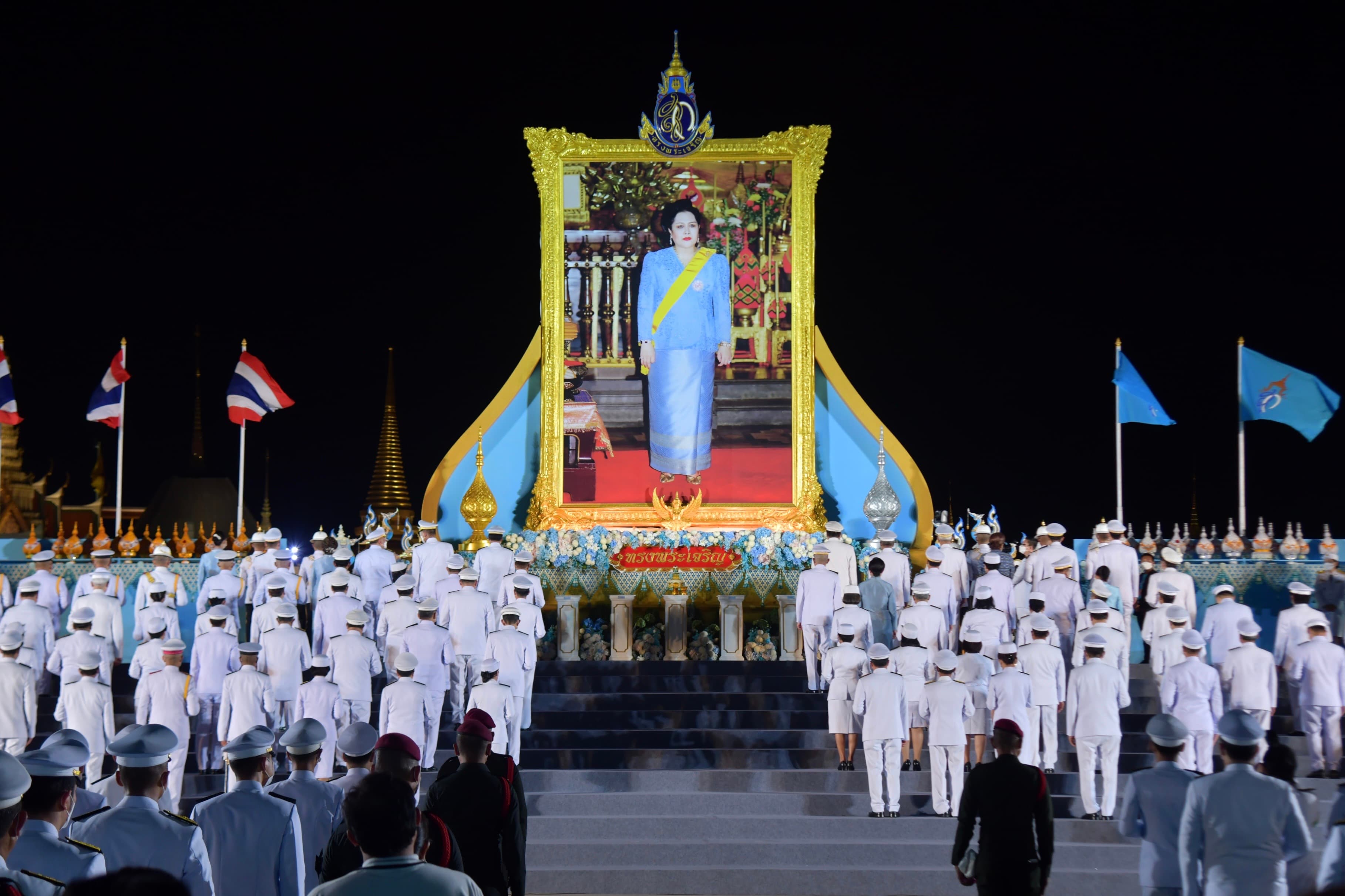 รัฐมนตรีกระทรวงการท่องเที่ยวและกีฬา ร่วมพิธีถวายเครื่องราชสักการะ วางพานพุ่ม และพิธีจุดเทียนถวายพระพรชัยมงคล เนื่องในโอกาสมหามงคลเฉลิมพระชนมพรรษา 12 สิงหาคม 2566 สมเด็จพระนางเจ้าสิริกิติ์ พระบรมราชินีนาถ พระบรมราชชนนีพันปีหลวง 