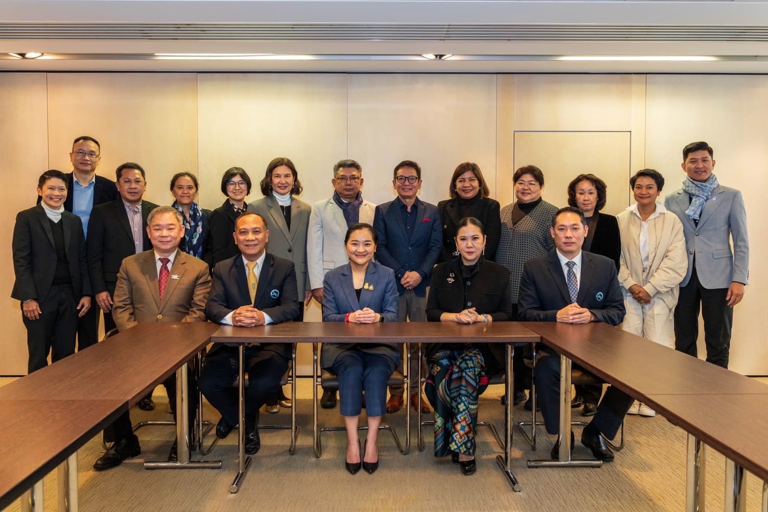 รมว.ท่องเที่ยวและกีฬา ประชุมมอบแนวทางการกระตุ้นการตลาดนักท่องเที่ยวต่างชาติ ตามนโยบาย Quick Win ของรัฐบาล