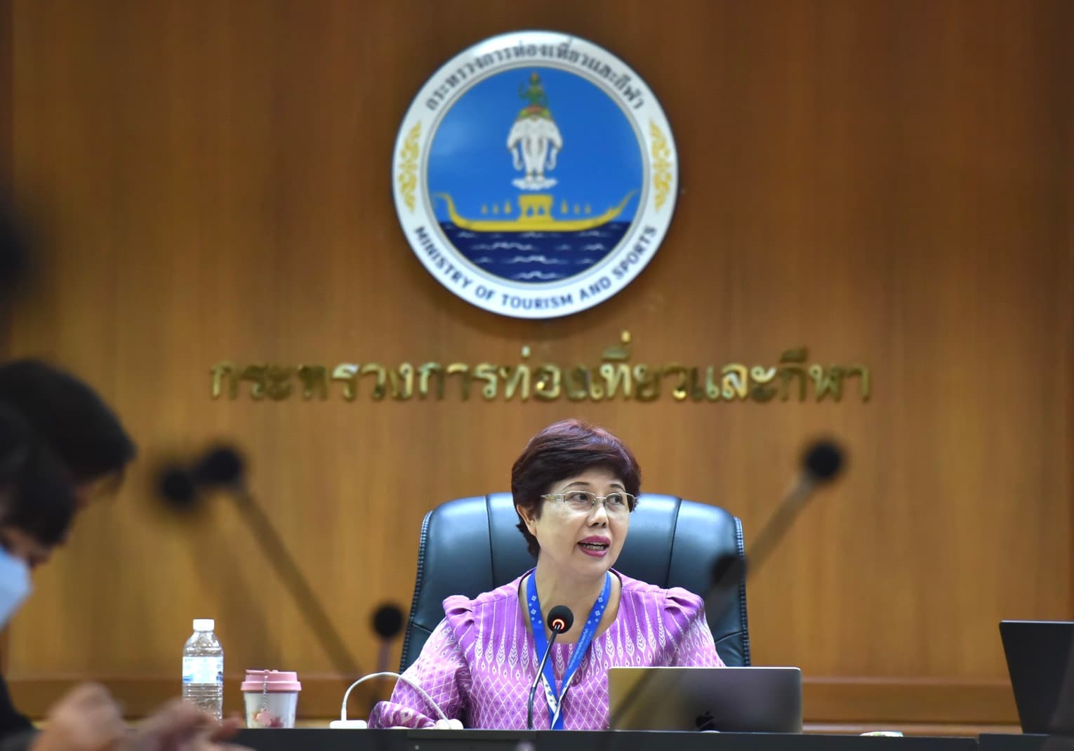 นางอุไรรัตน์ เนาถาวร รักษาการในตำแหน่งหัวหน้าศูนย์ปฏิบัติการต่อต้านการทุจริต จัดอบรมกิจกรรมการยกระดับกระทรวงการท่องเที่ยวและกีฬา ไปสู่องค์กรคุณธรรม 