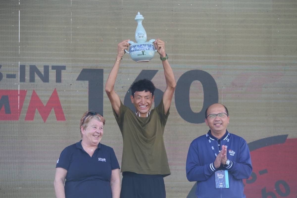 ปลัดฯ ท่องเที่ยวและกีฬา มอบรางวัลผู้เข้าแข่งขันวิ่งเทรล ระยะ TRANS-INT 160 รายการ “Doi Inthanon Thailand by UTMB 2023”