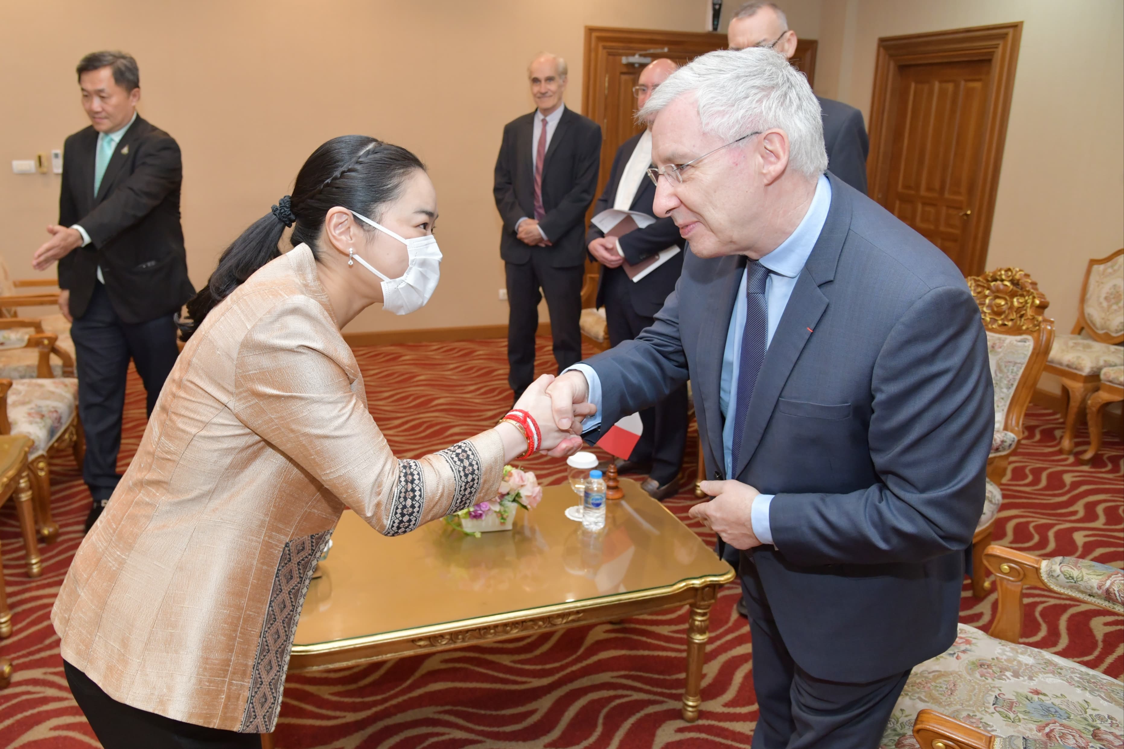 นายฌ็อง-โกลด ปวงเบิฟ เอกอัครราชทูตสาธารณรัฐฝรั่งเศสประจำประเทศไทย ร่วมกับผู้ติดตาม ได้เข้าเยี่ยมคารวะนางสาวสุดาวรรณ หวังศุภกิจโกศล รัฐมนตรีว่าการกระทรวงการท่องเที่ยวและกีฬา