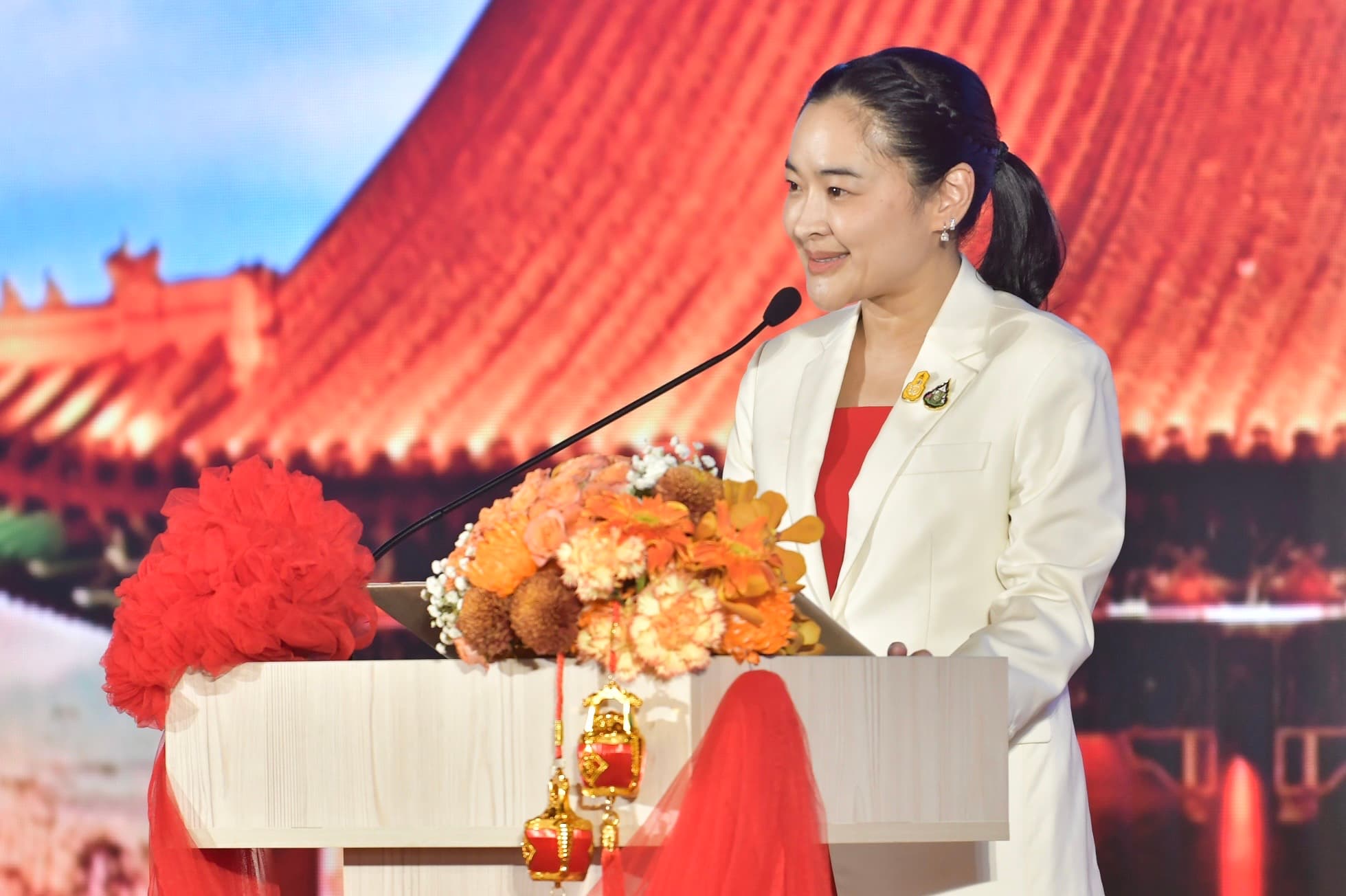 รมว.สุดาวรรณ เปิดงาน “มนต์เสน่ห์แห่งตรุษจีน-พี่น้องไทยจีน สุขีรับปีมังกรทอง”