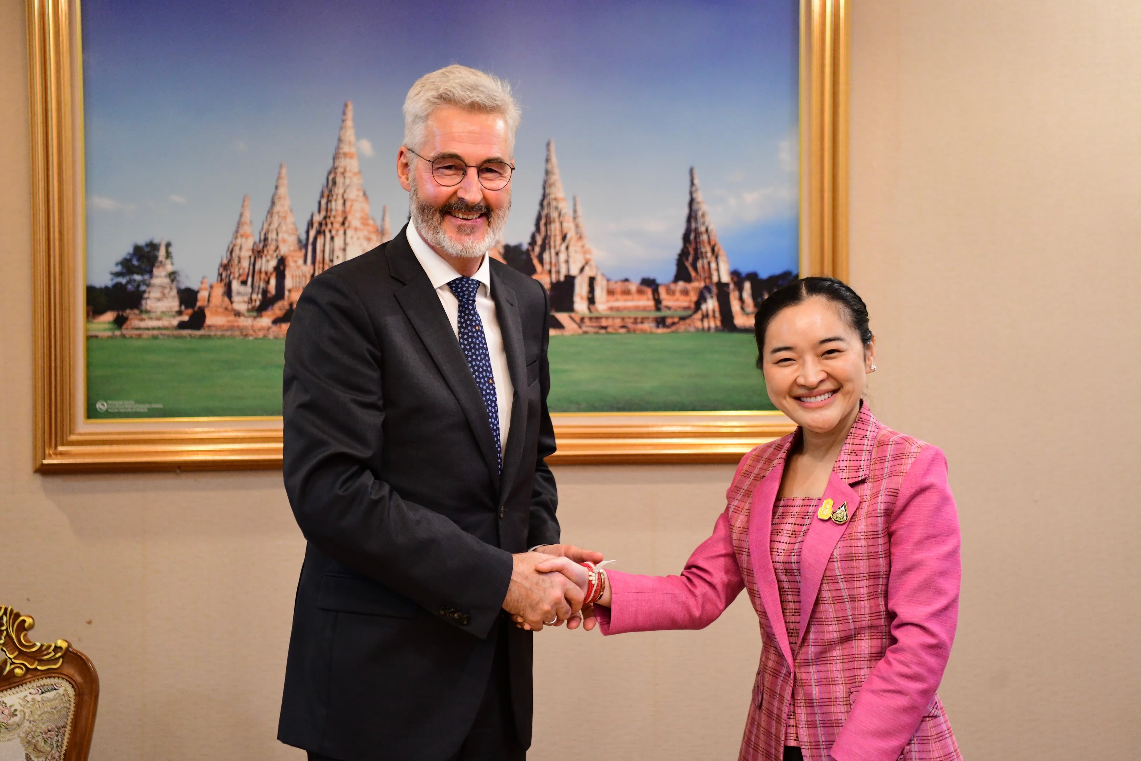 รมว.ท่องเที่ยวและกีฬา พบ เอกอัครราชทูตสมาพันธรัฐสวิสประจำประเทศไทย