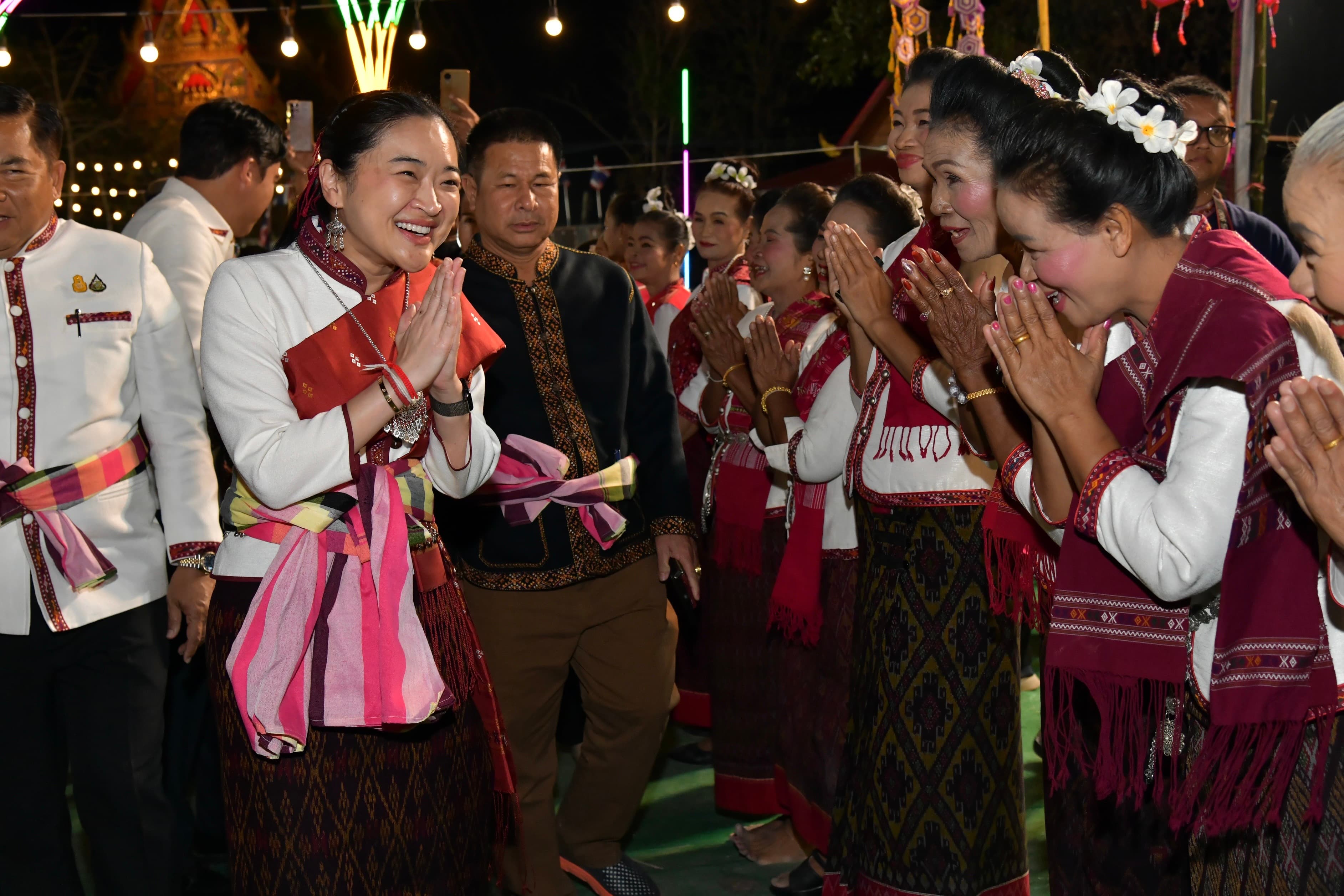 รมว.สุดาวรรณร่วมสืบสานประเพณีและภูมิปัญญาท้องถิ่น จังหวัดกาฬสินธุ์