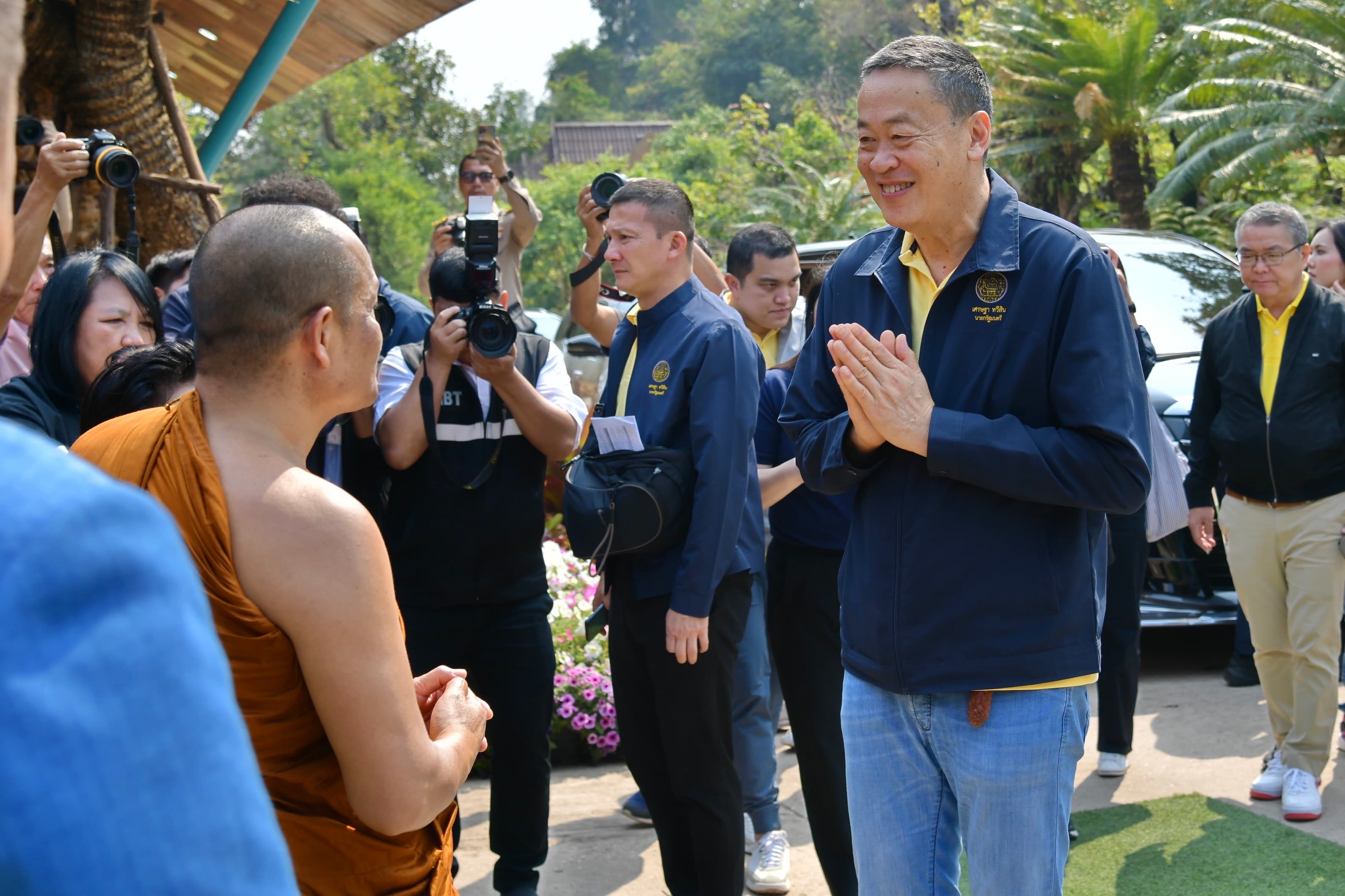 นายกฯ ร่วมพิธีมอบใบอนุญาตทำประโยชน์ในพื้นที่ของราชการ รับฟังประเด็นการพัฒนาแหล่งท่องเที่ยว จ.สกลนครให้เป็นแหล่งท่องเที่ยวเชิงศาสนา