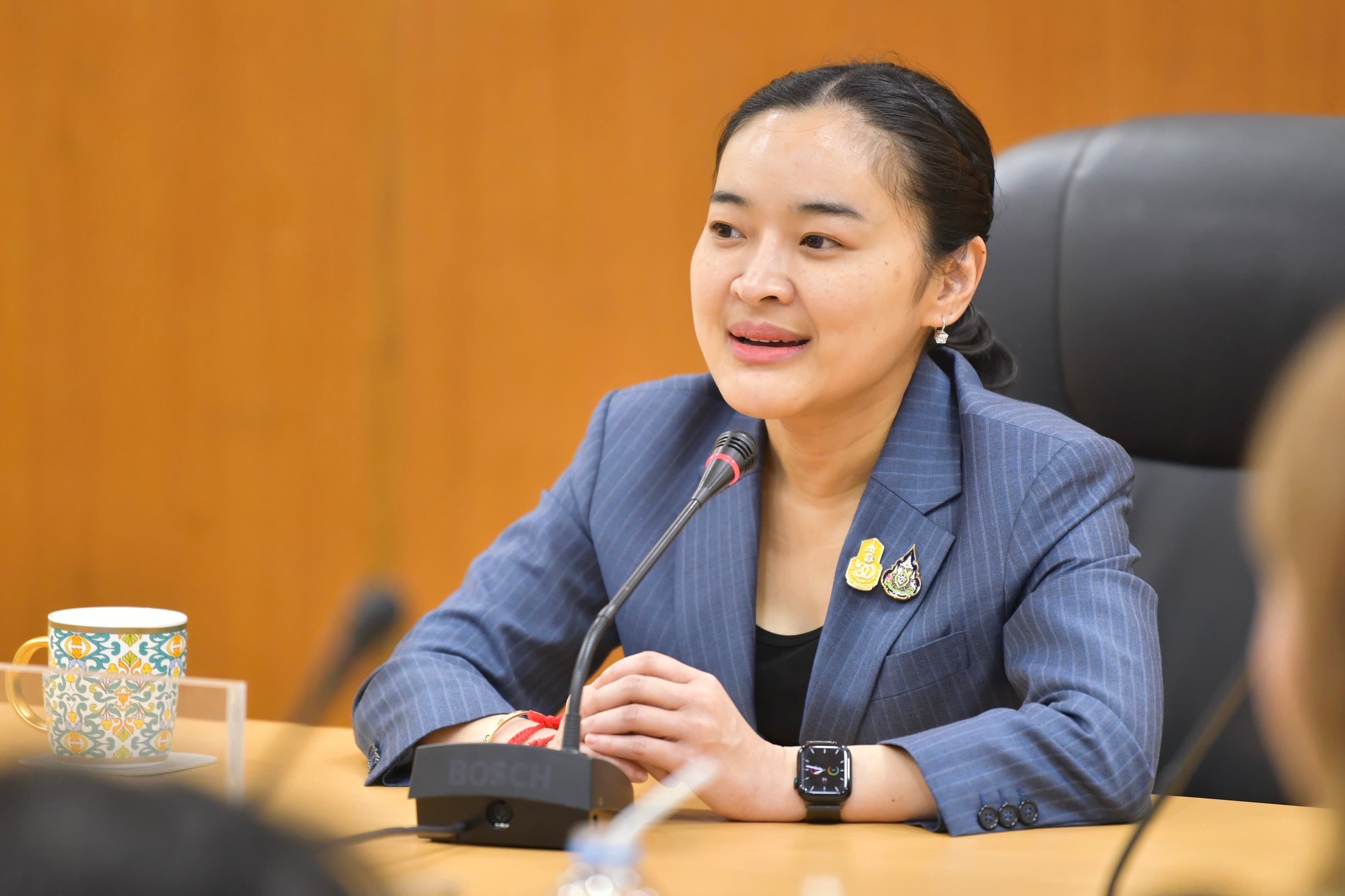 รมว.สุดาวรรณ ให้กำลังใจ เยาวชนก่อนเดินทางไปร่วมแข่งขันโอลิมปิกเกมส์ทางด้านศิลปะ  รายการ “world championship of performing arts”