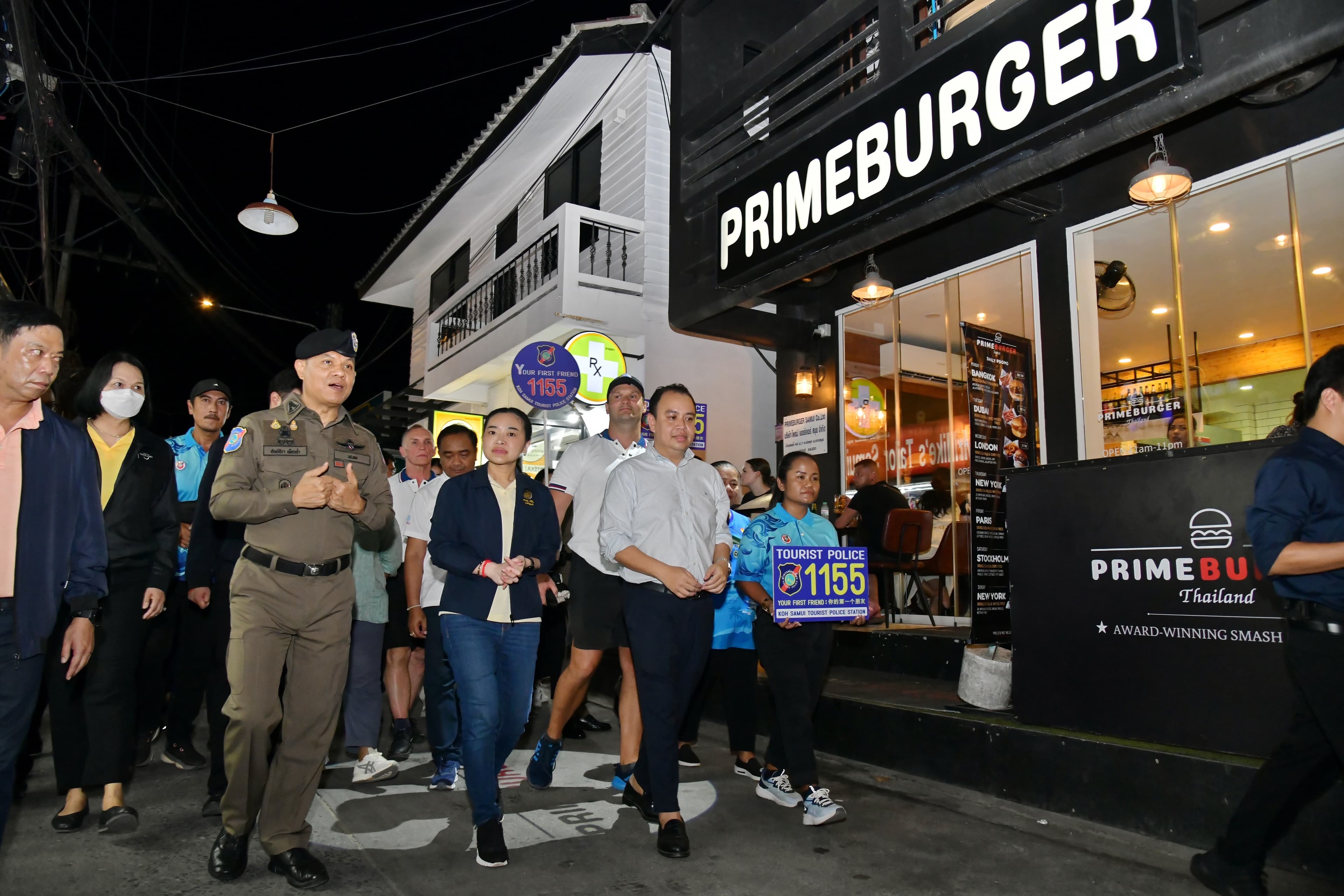 รมว.ปุ๋ง ปล่อยแถวสร้างความเชื่อมั่นให้กับนักท่องเที่ยว พร้อมเยี่ยมชมถนนคนเดินฟิชเชอร์แมนวิลเลจ เกาะสมุย