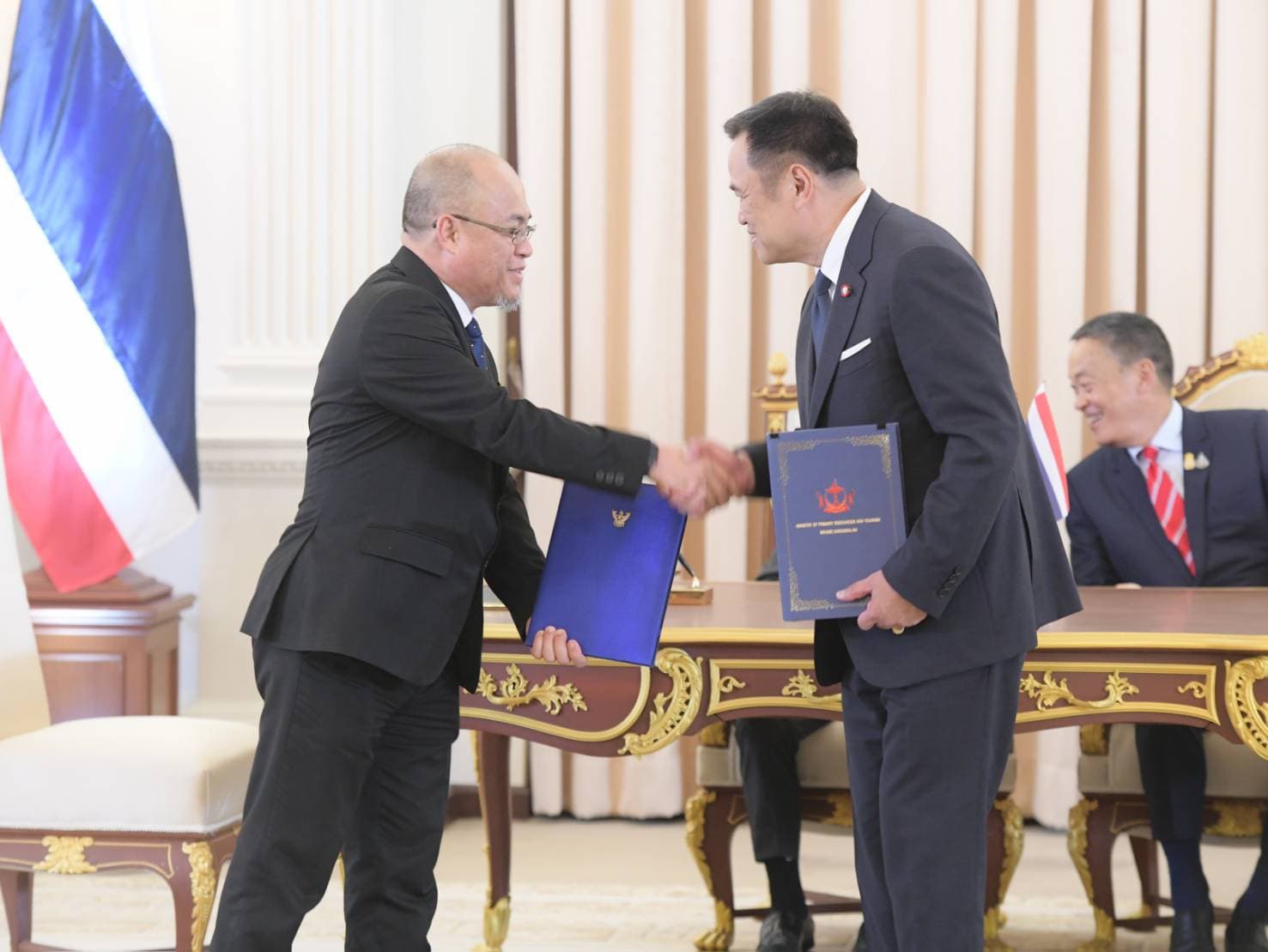 การลงนามในบันทึกความเข้าใจว่าด้วยความร่วมมือด้านการท่องเที่ยวระหว่างรัฐบาลแห่งราชอาณาจักรไทย และรัฐบาลของสุลต่านและยัง ดี-เปอร์ตวน แห่งบรูไนดารุสซาลาม