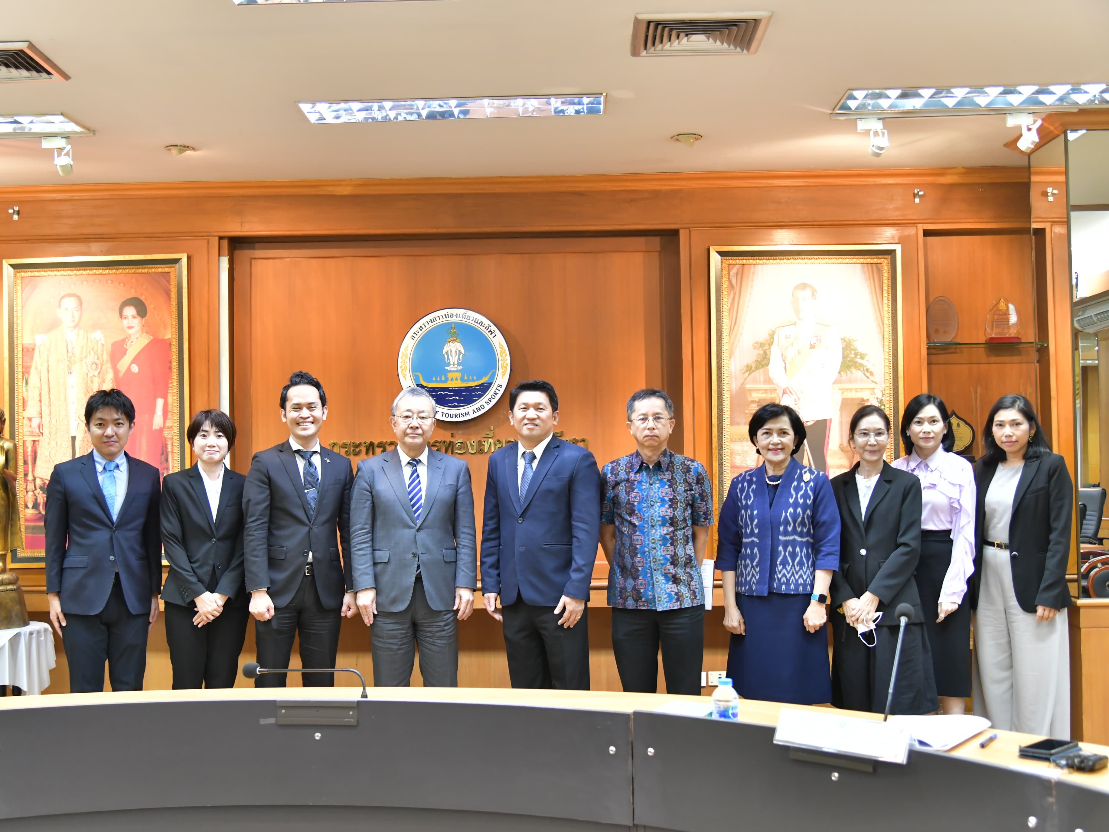 นายมงคล วิมลรัตน์ รองปลัดกระทรวงการท่องเที่ยวและกีฬา และนายโอคุดะ เท็ตสึยะ ประธานสถาบันวิจัยด้านการขนส่งและการท่องเที่ยวญี่ปุ่น สำนักงานภูมิภาคอาเซียน – อินเดีย (JTTRI-AIRO) เป็นประธานร่วมการประชุมคณะทำงานวิชาการด้านการท่องเที่ยว ไทย – ญี่ปุ่น ครั้งที่ 2