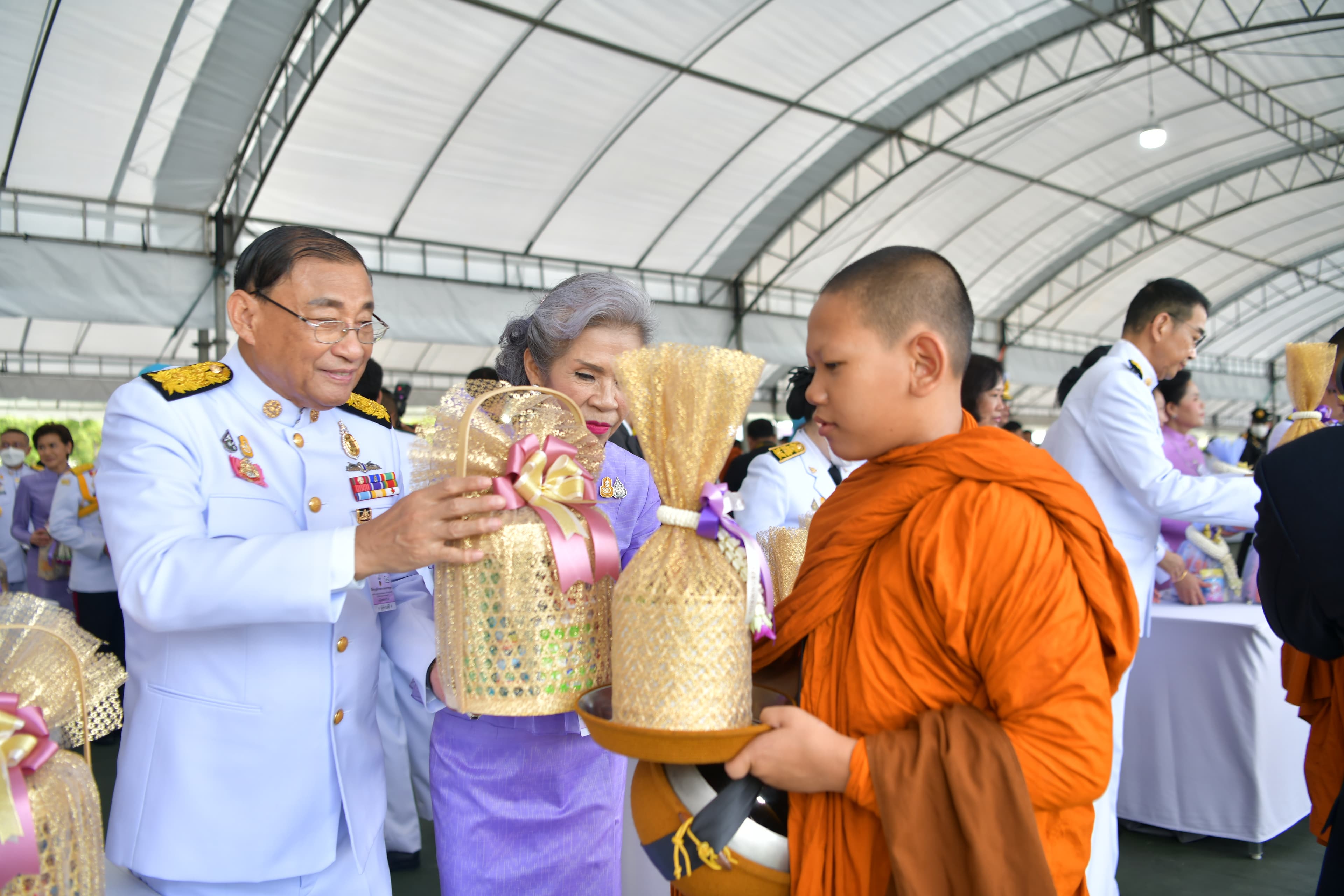 รมว.เสริมศักดิ์ ร่วมทำบุญตักบาตรและลงนามถวายพระพร เนื่องในโอกาสวันเฉลิมพระชนมพรรษาสมเด็จพระนางเจ้าฯ พระบรมราชินี วันที่ 3 มิถุนายน 2567