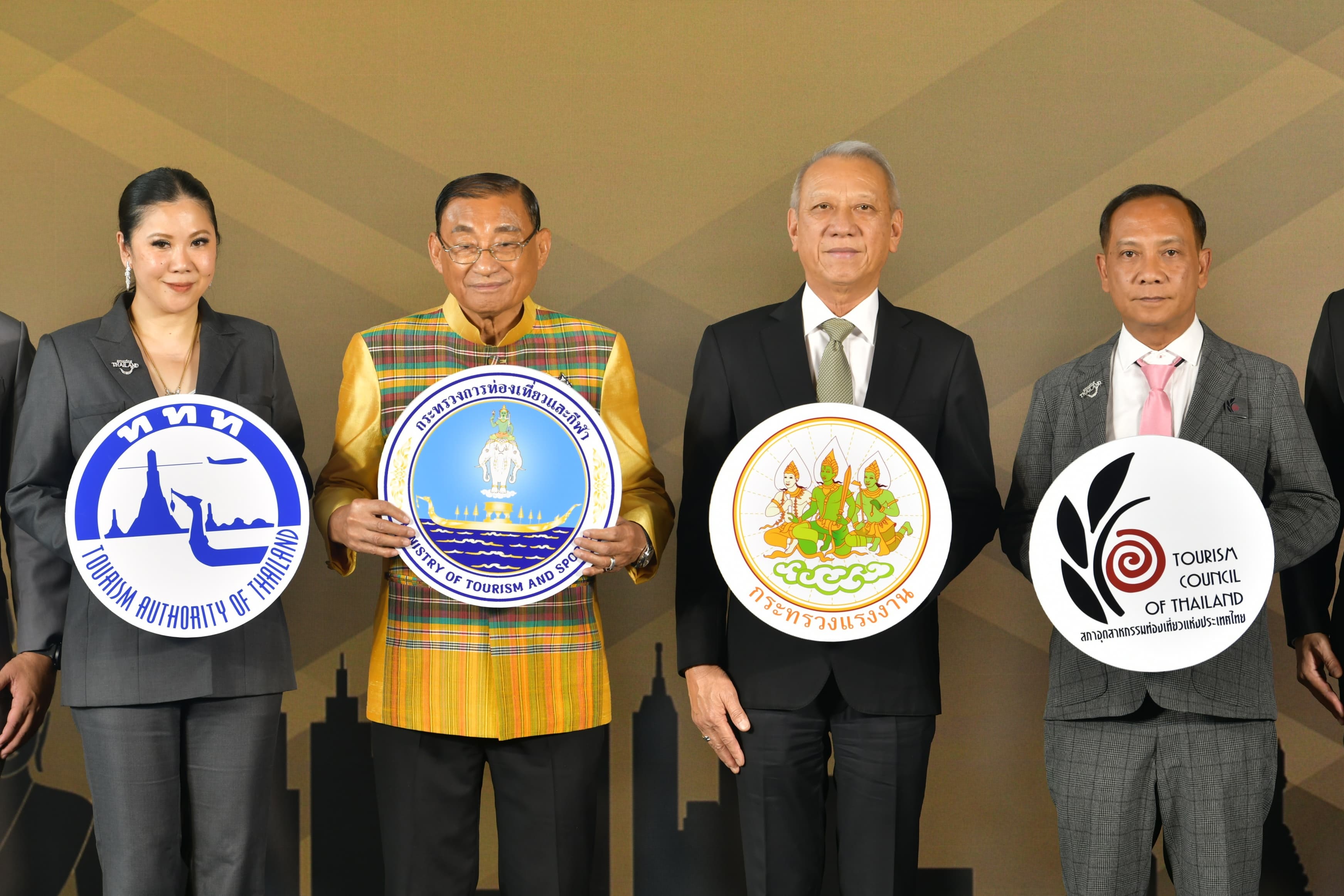 “เสริมศักดิ์”รมว. ท่องเที่ยว เสริมทัพกระทรวงแรงงานและพันธมิตร พัฒนาบุคลากรในอุตสาหกรรมท่องเที่ยว เพื่อสร้างความประทับใจแก่นักท่องเที่ยวและเพิ่มมูลค่าการท่องเที่ยวไทย ตอบโจทย์ “IGNITE TOURISM THAILAND”