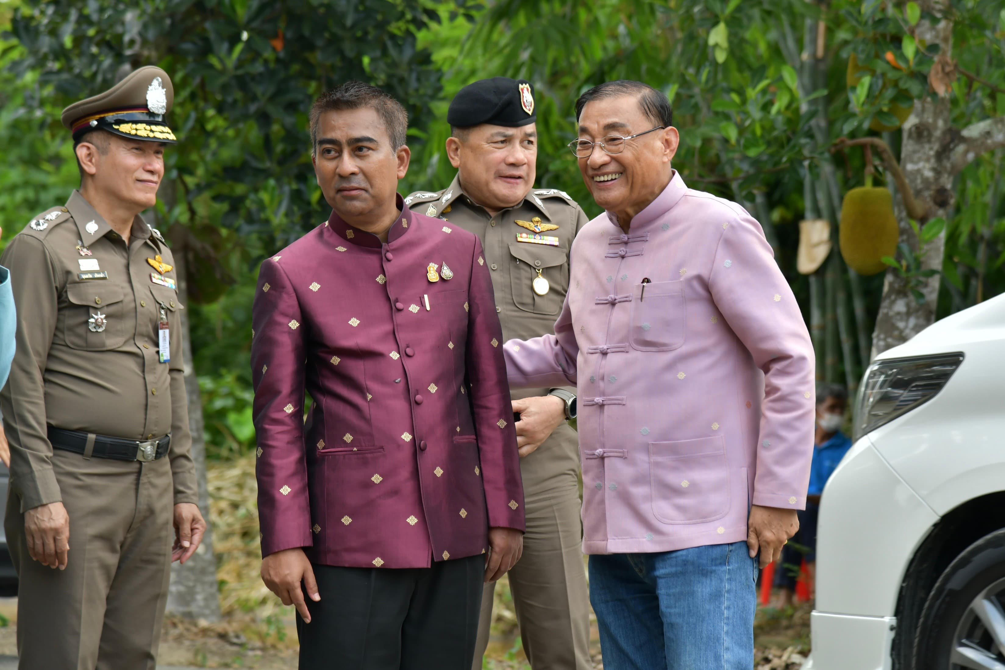 รมว.เสริมศักดิ์ ร่วมลงพื้นที่พบปะเกษตรกรชาวสวนลำไย จ.ลำพูนและองค์การบริหารส่วนตําบลน้ำดิบ ตำบลน้ำดิบ อำเภอป่าซาง จังหวัดลำพูน