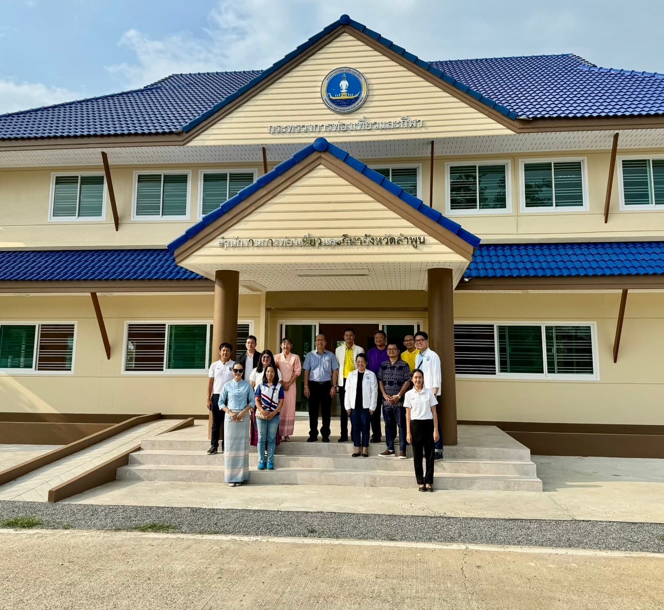 ปลัดกระทรวงการท่องเที่ยวและกีฬาเดินทางไปตรวจเยี่ยมสำนักงานการท่องเที่ยวและกีฬาจังหวัดลำพูน (หลังใหม่) อย่างไม่เป็นทางการ ณ จังหวัดลำพูน