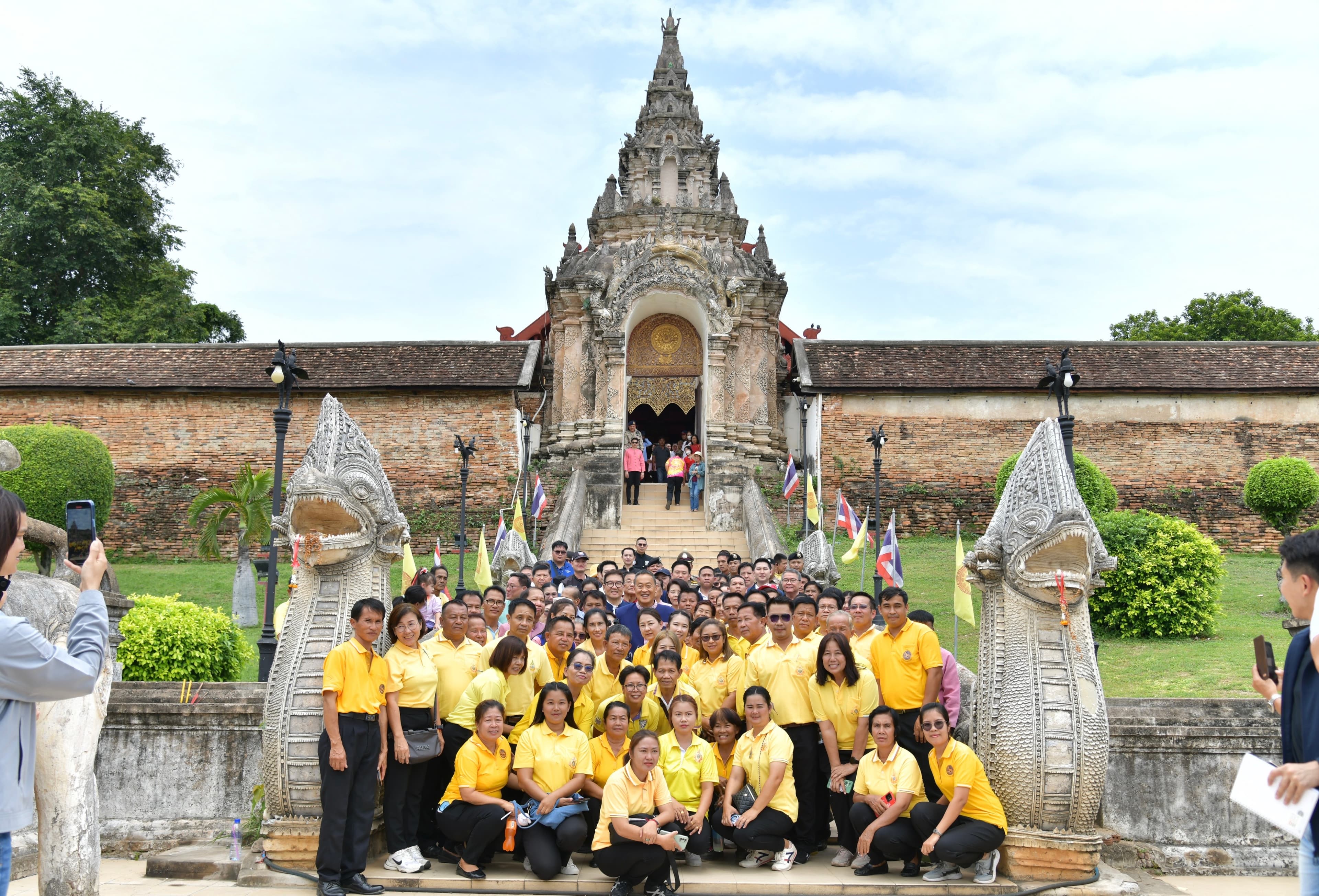 รมว.ท่องเที่ยวและกีฬา ร่วมสักการะพระธาตุลำปางหลวง ชมเงาพระธาตุกลับหัว ชมขั้นตอนการทำข้าวแต๋นน้ำแตงโม และชิมฝีมือแชมป์ World Kaphrao Thailand Grand Prix 2023