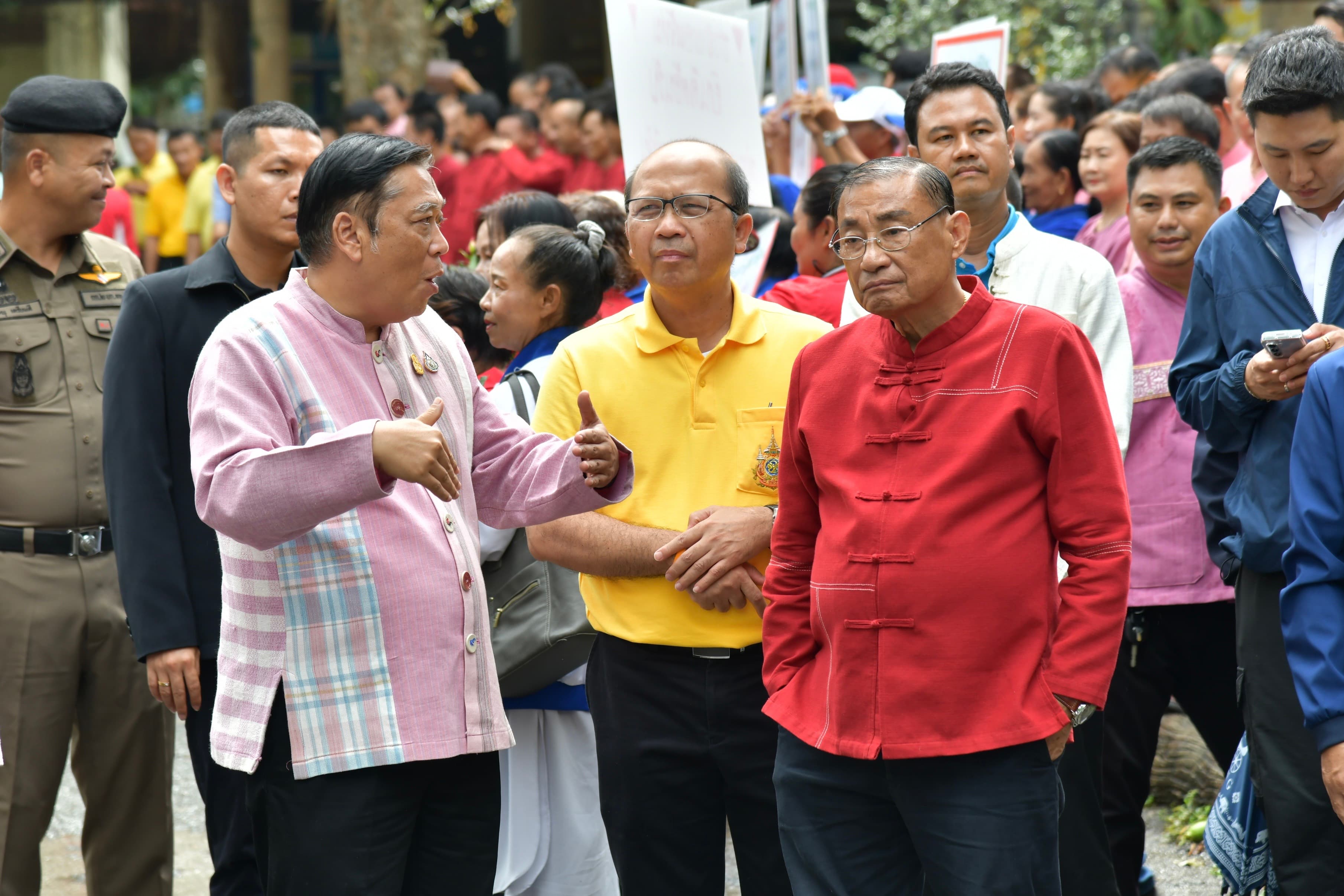 รมว.เสริมศักดิ์ ร่วมเยี่ยมชมสถานที่ท่องเที่ยว-ผลิตภัณฑ์ชุมชนหมู่บ้านแจ้ซ้อน อ.เมืองปาน จ.ลําปาง