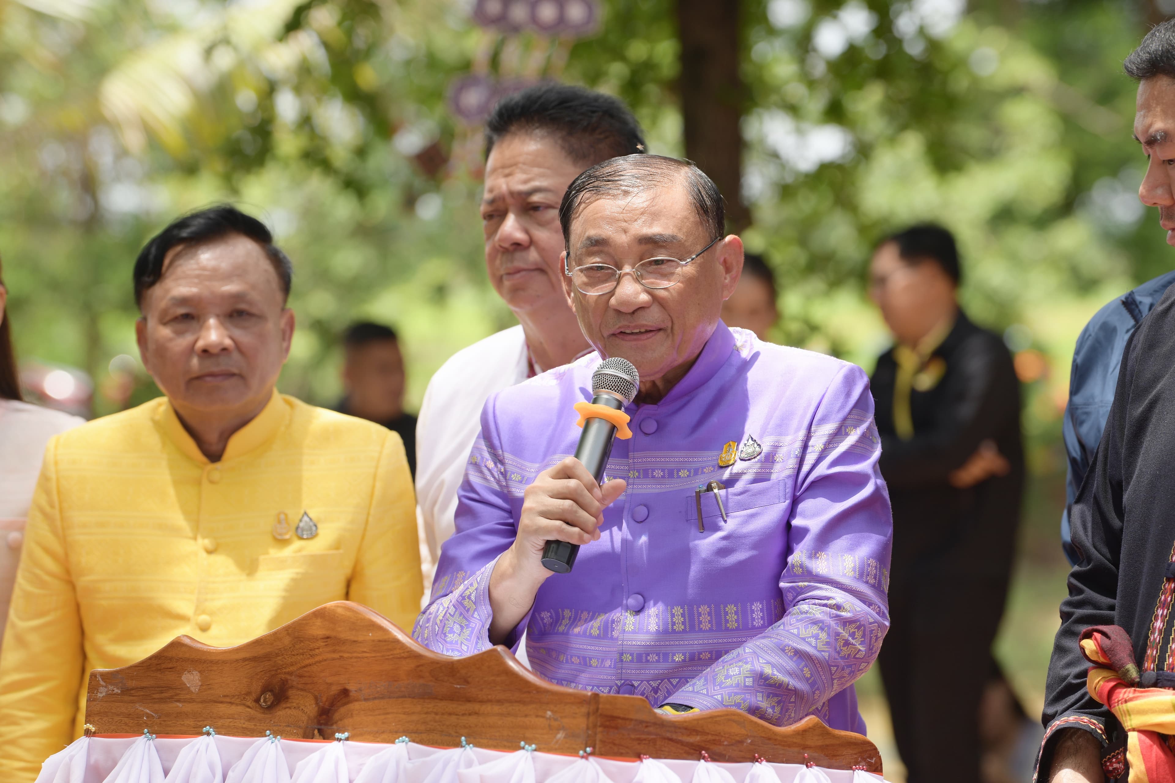 รมว.เสริมศักดิ์ พร้อมคณะ เป็นประธานวางเครื่องบวงสรวงและเครื่องสักการะในพิธีบวงสรวงเจ้าปู่เมืองแสน