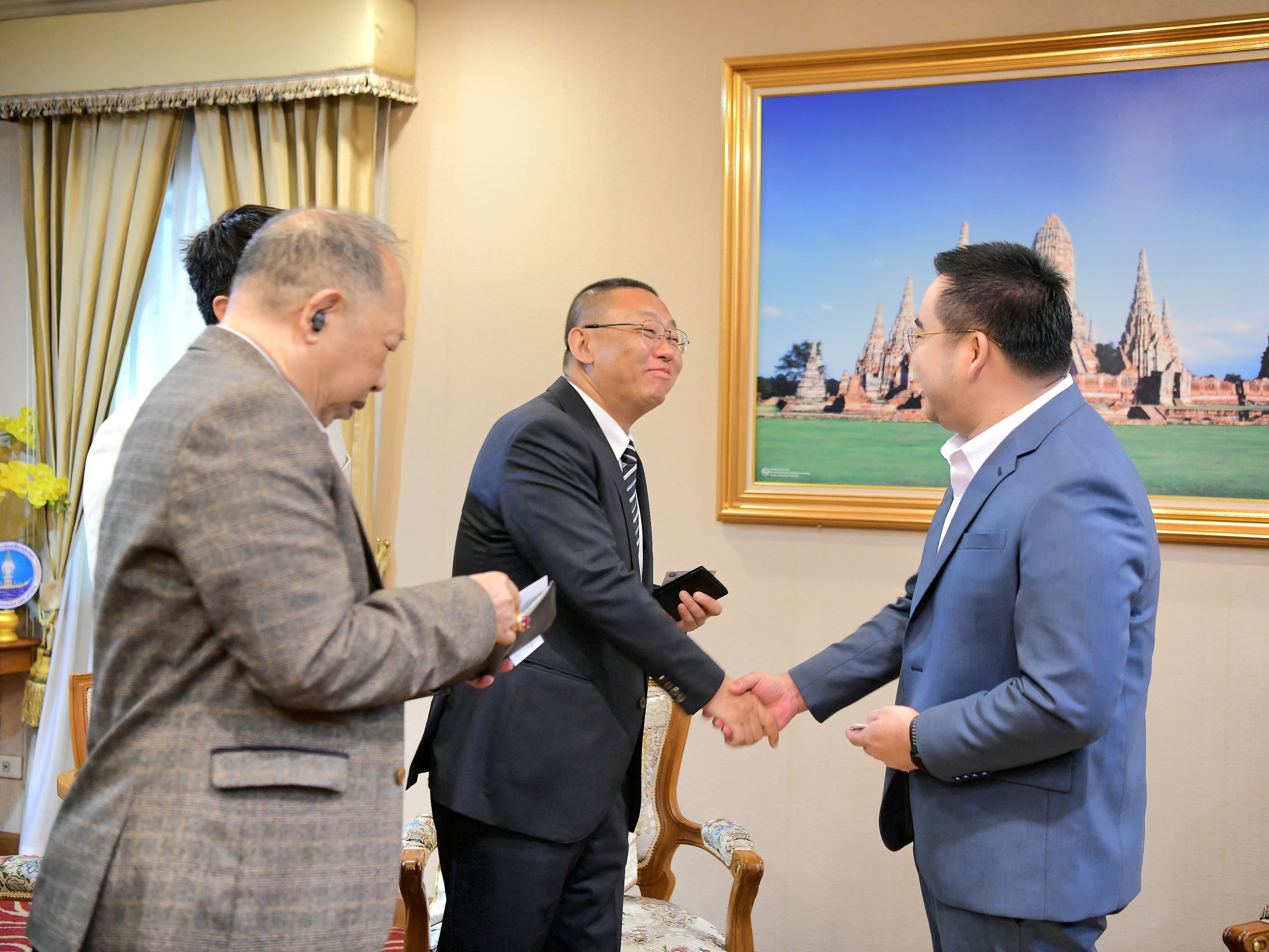 ผู้ช่วยรัฐมนตรีฯ และเลขานุการรัฐมนตรีฯ เข้าหารือร่วมกับสมาคมวัฒนธรรมและเศรษฐกิจไทย-จีน และคณะผู้แทนมณฑลเฮย์หลงเจียง  ในประเด็นความร่วมมือด้านการท่องเที่ยว ไทย – จีน ณ ห้องรับรอง ชั้น 2 กระทรวงการท่องเที่ยวและกีฬา