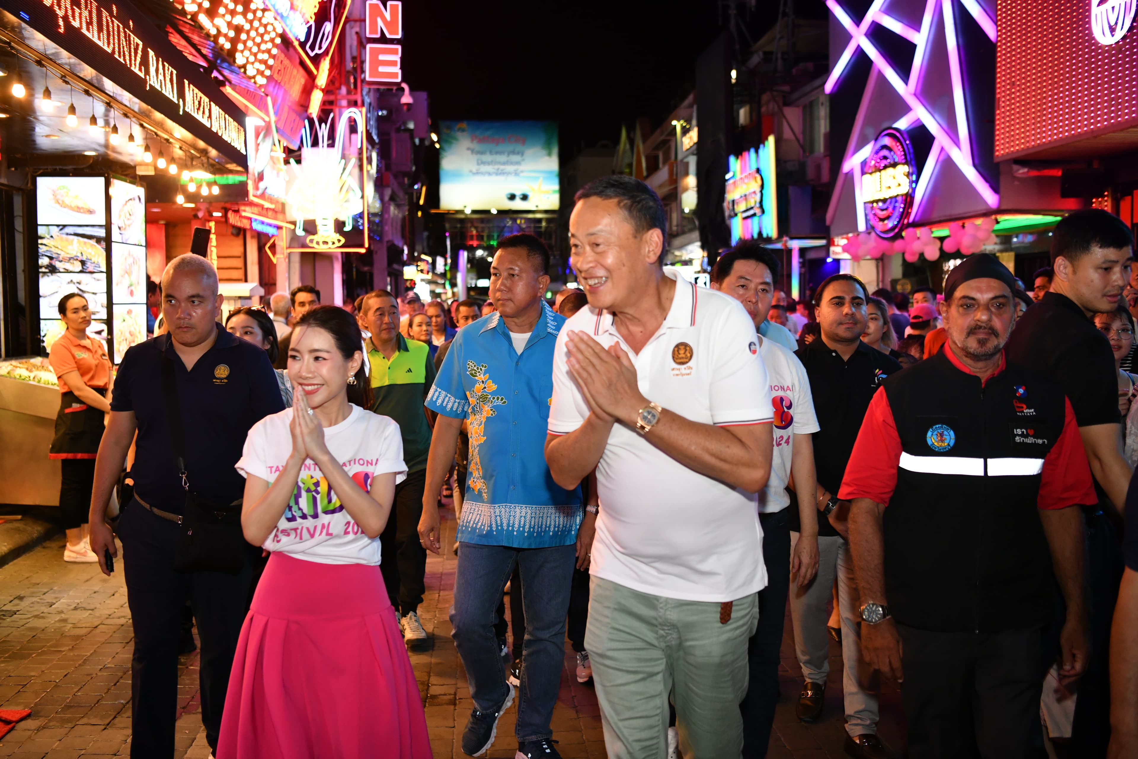 เลขาฯ เพ็ญพิสุทธิ์ ร่วมคณะนายกรัฐมนตรีลงพื้นที่แหล่งท่องเที่ยว WALKING STREET พัทยา