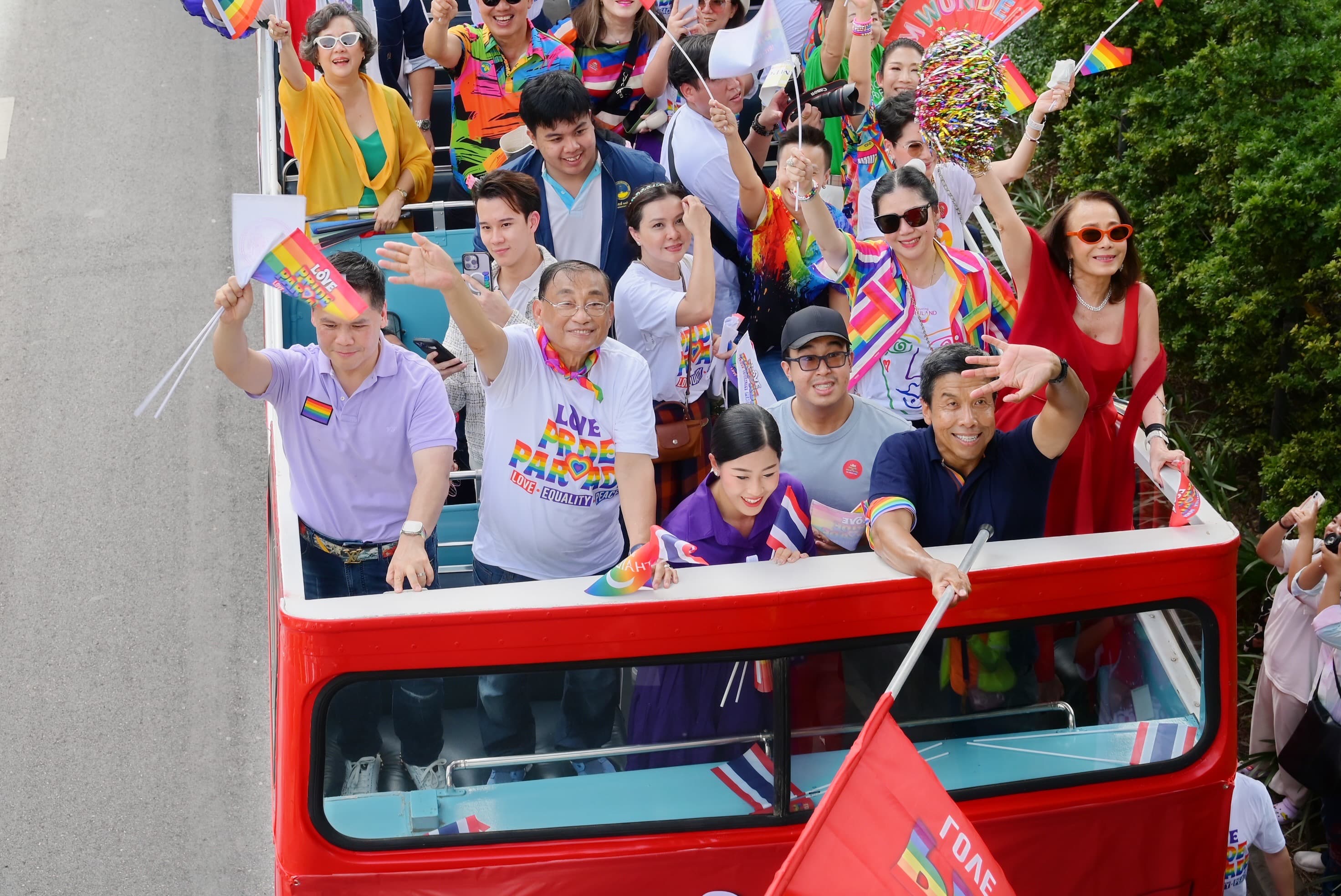 นายกฯ เปิดขบวน LOVE PRIDE ♡ PARADE ยิ่งใหญ่ ฉลองส่งท้ายเดือน PRIDE ในเอเชีย
