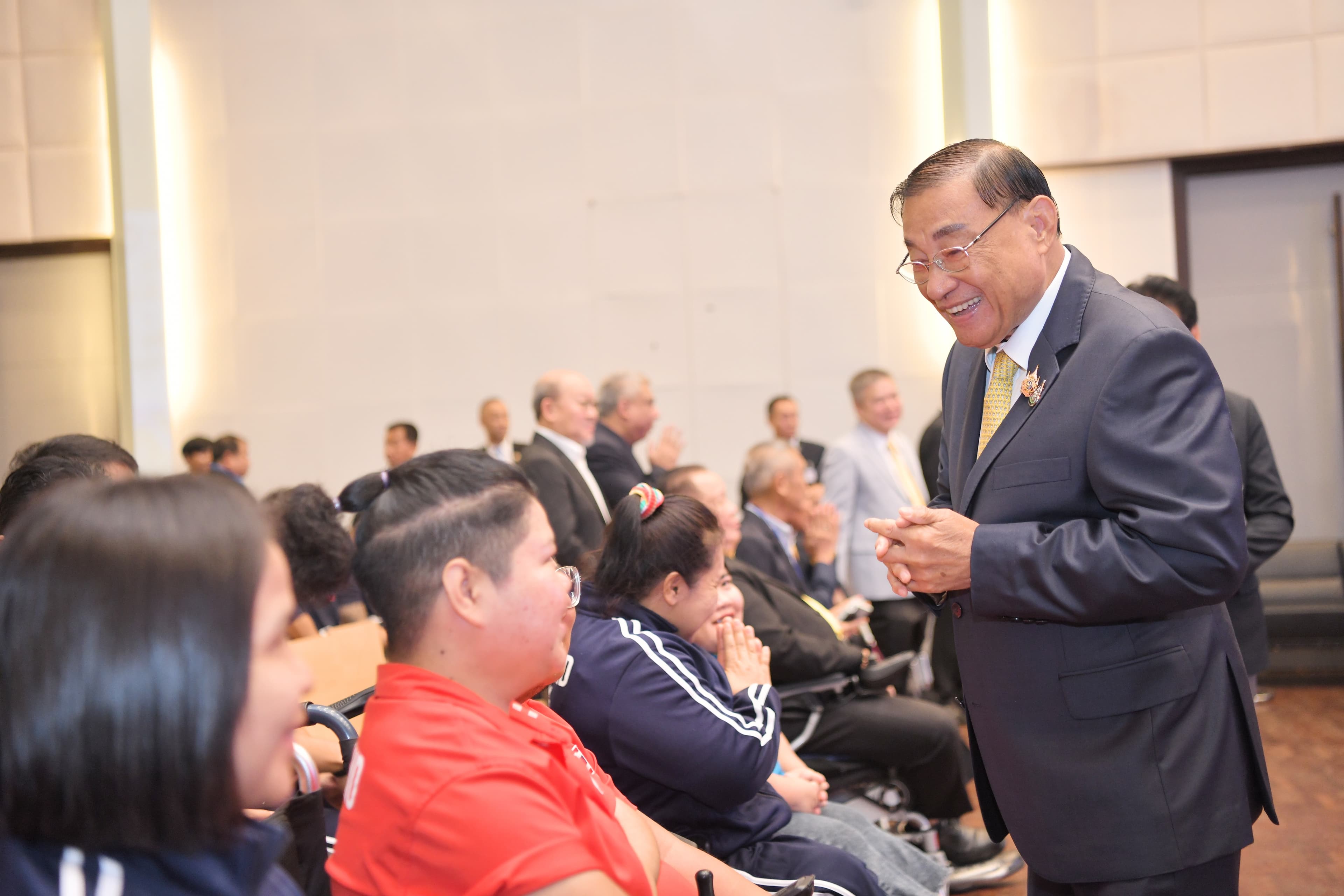 รมว.เสริมศักดิ์ ส่งแรงใจให้นักกีฬาพาราลิมปิกไทยสู้ศึกพาราลิมปิกเกมส์ 2024 ณ ปารีส