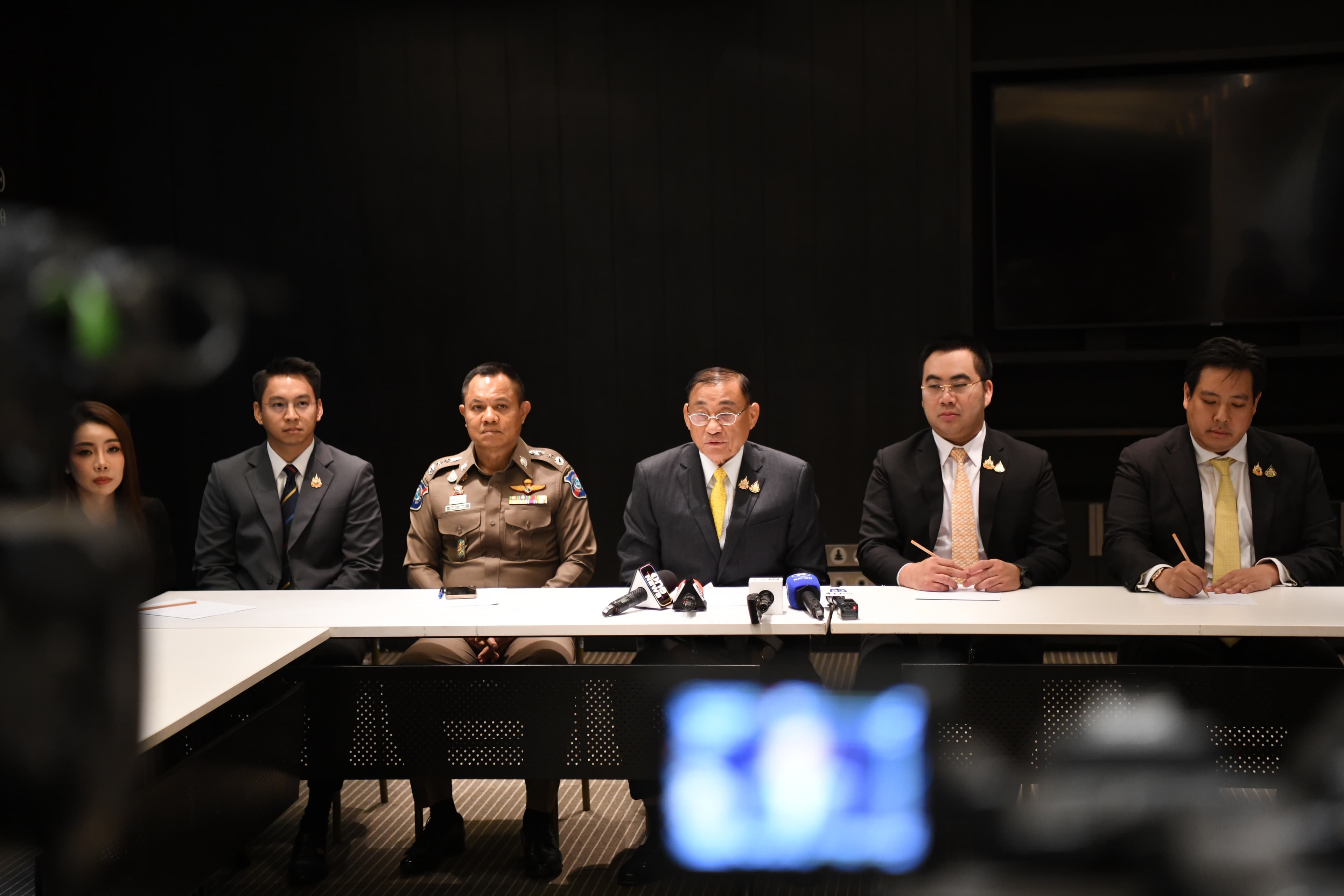 รัฐมนตรีว่าการกระทรวงการท่องเที่ยวและกีฬาลงพื้นที่ติดตามกรณีชาวเวียดนาม 6 รายเสียชีวิตในโรงแรมแกรนด์ไฮแอทเอราวัณ