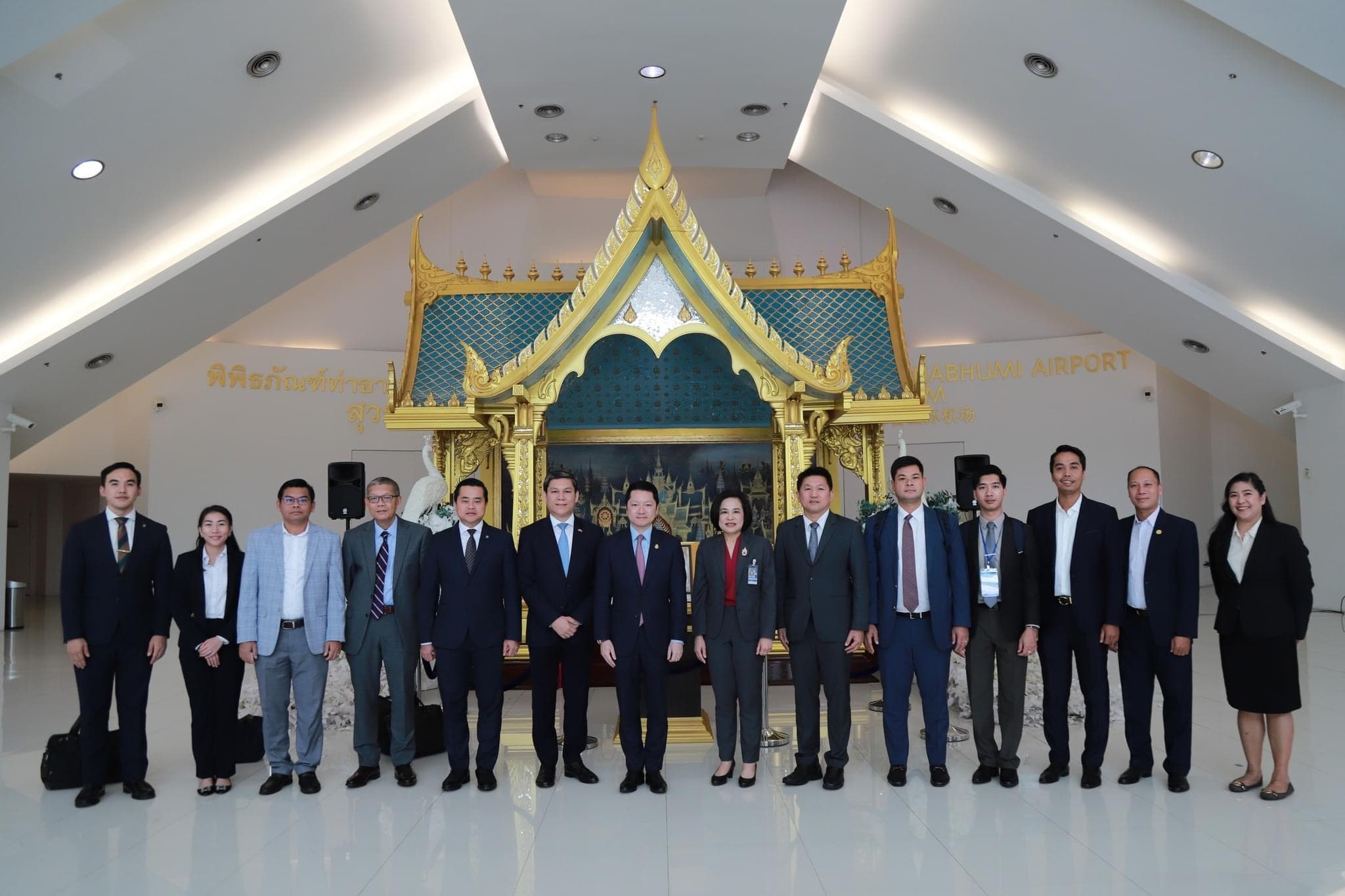 กก. อำนวยความสะดวกการเยี่ยมชมพิพิธภัณฑ์ท่าอากาศยานให้กับนายสก โสเกน รมต. กัมพูชา