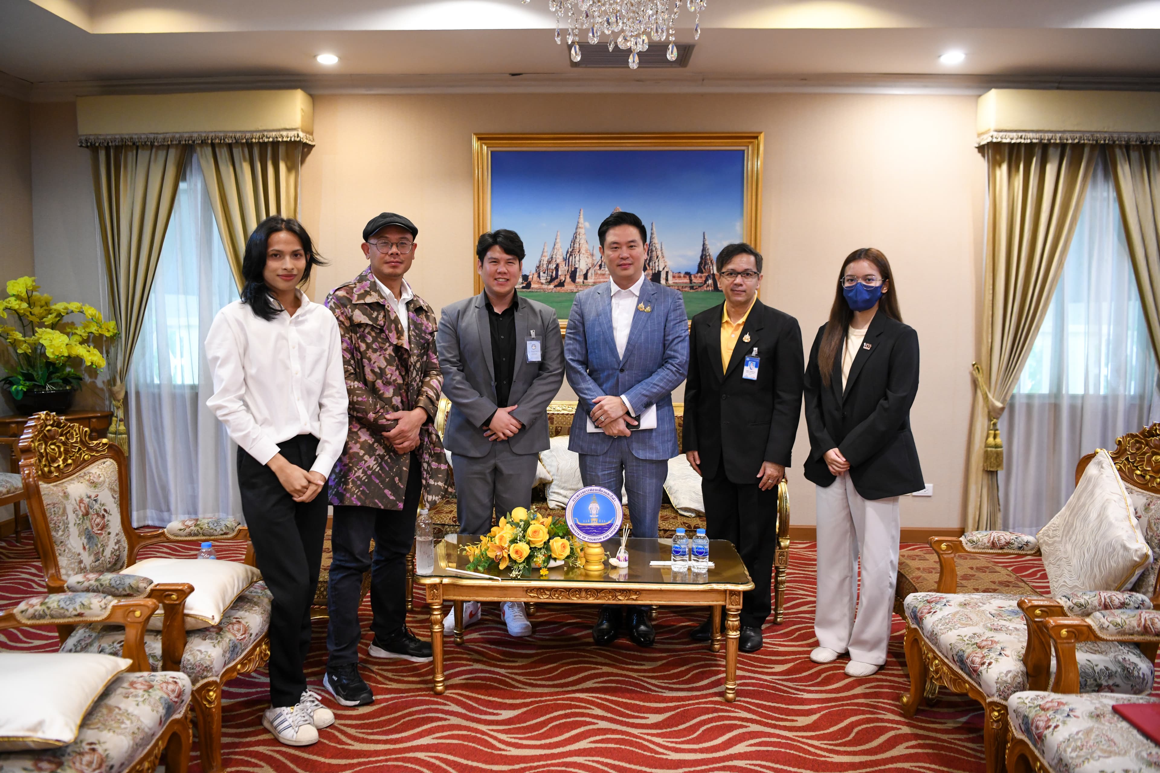 ผู้ช่วยฯจักรพลเปิดโอกาสให้กลุ่มศิลปินชั้นนำ เข้าพบเพื่อพูดคุยแลกเปลี่ยนความคิดภายใต้หัวข้อ "การส่งเสริมการท่องเที่ยวผ่านภาพถ่าย"