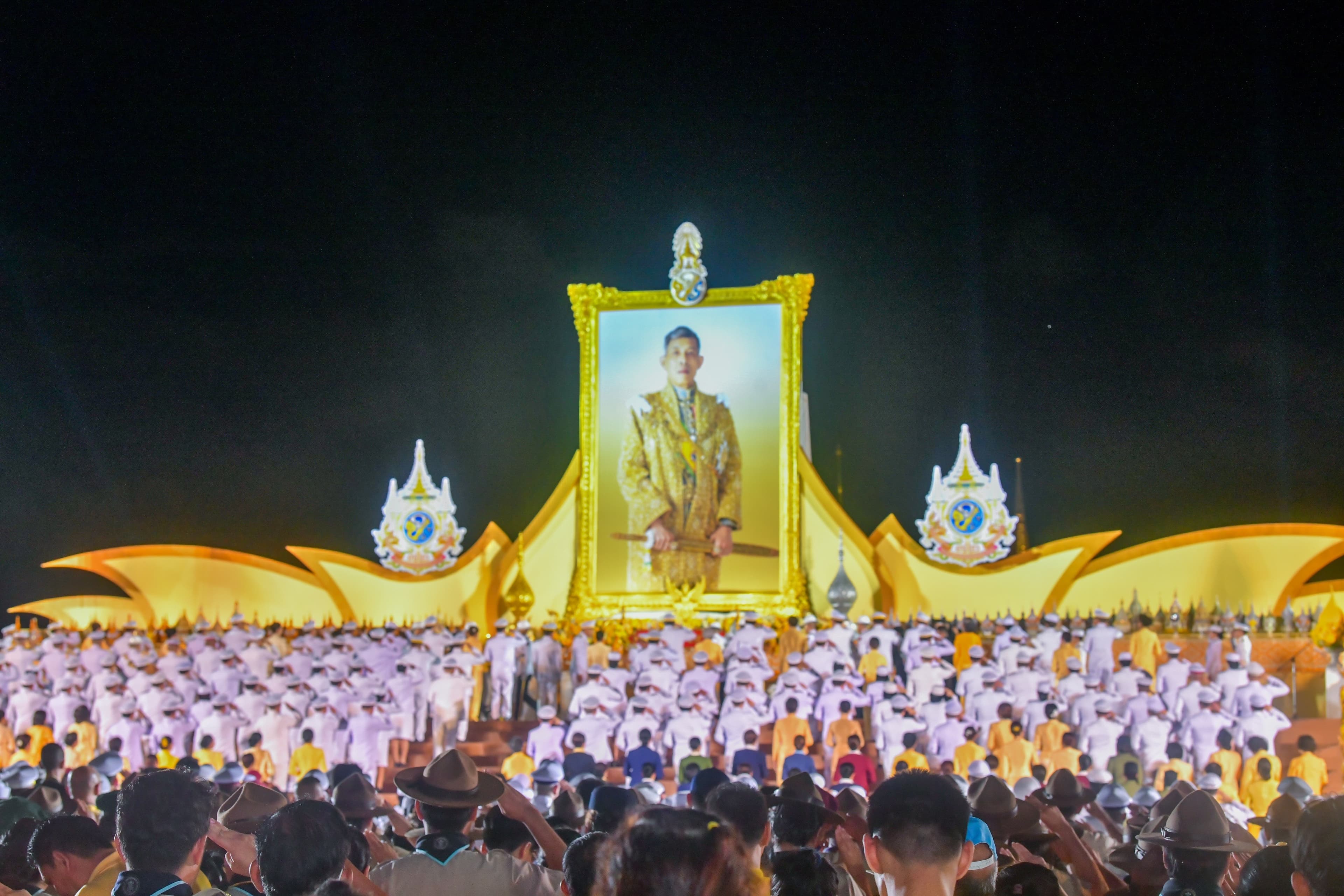 รัฐมนตรี “เสริมศักดิ์” พร้อมด้วยภริยา และคณะ ร่วมพิธีถวายเครื่องราชสักการะ และพิธีจุดเทียนถวายพระพรชัยมงคล เนื่องในโอกาสพระราชพิธีมหามงคลเฉลิมพระชนมพรรษาพระบาทสมเด็จพระเจ้าอยู่หัว 6 รอบ 28 กรกฎาคม 2567