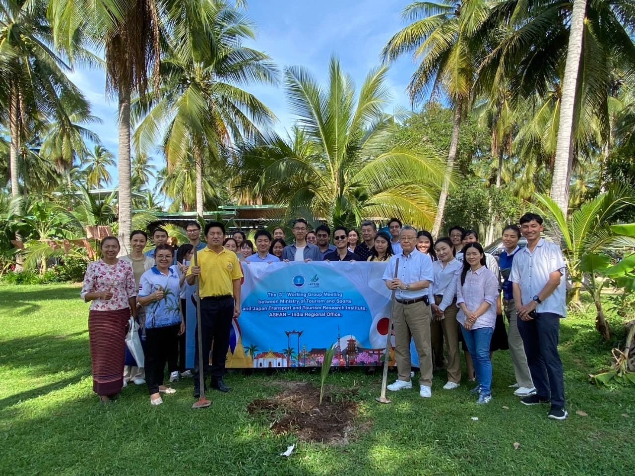 กก. ร่วมกับ JTTRI-AIRO เยือนตะเคียนเตี้ย พร้อมผลักดันความร่วมมือท่องเที่ยวชุมชน ไทย - ญี่ปุ่น