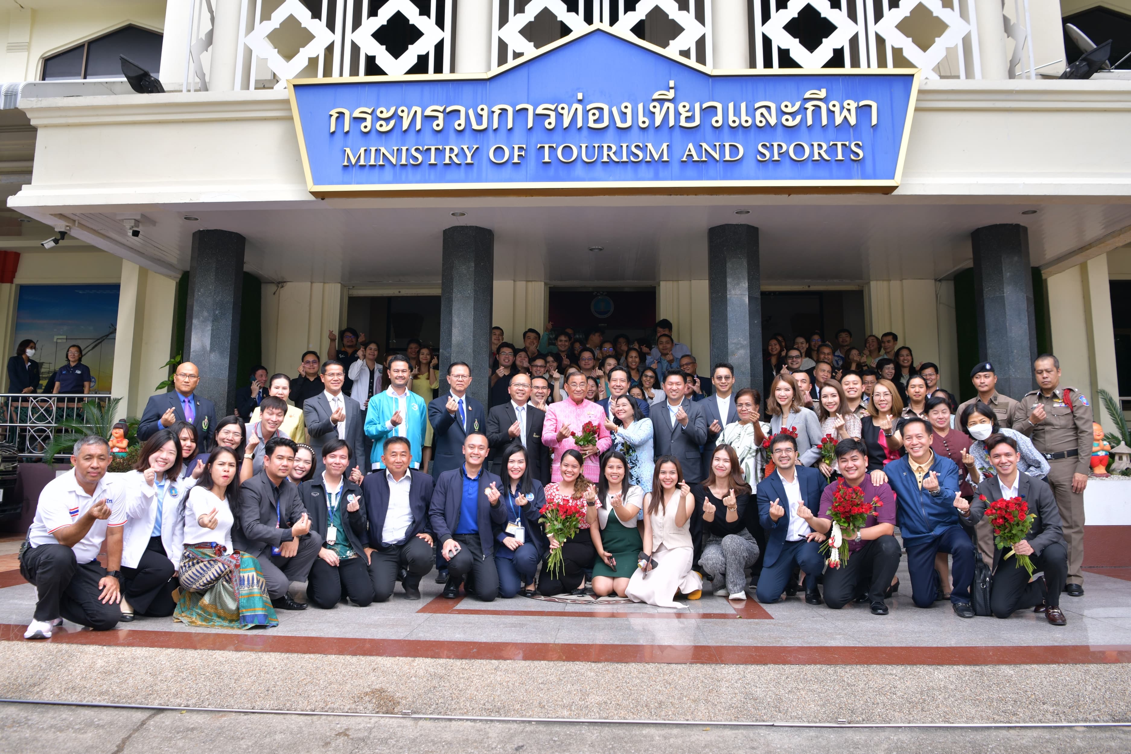 ชาวกระทรวงการท่องเที่ยวและกีฬารวมใจแสดงมุทิตาจิต ส่ง “รมว.เสริมศักดิ์”