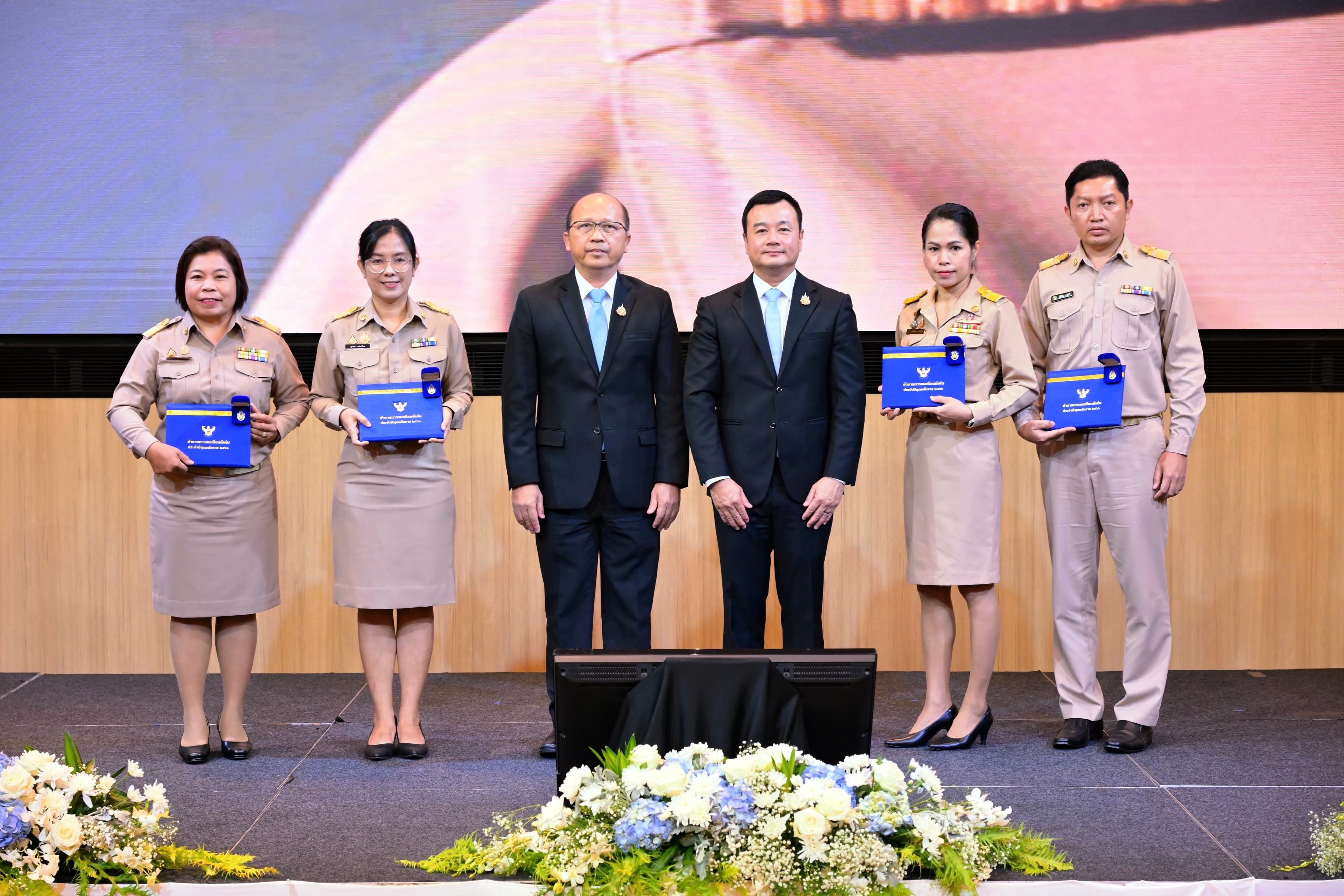 รมว. ท่องเที่ยวฯ “สรวงศ์” เป็นประธานในพิธีมอบเกียรติบัตรและเข็มเชิดชูเกียรติ ข้าราชการพลเรือนดีเด่น ประจำปี 2566