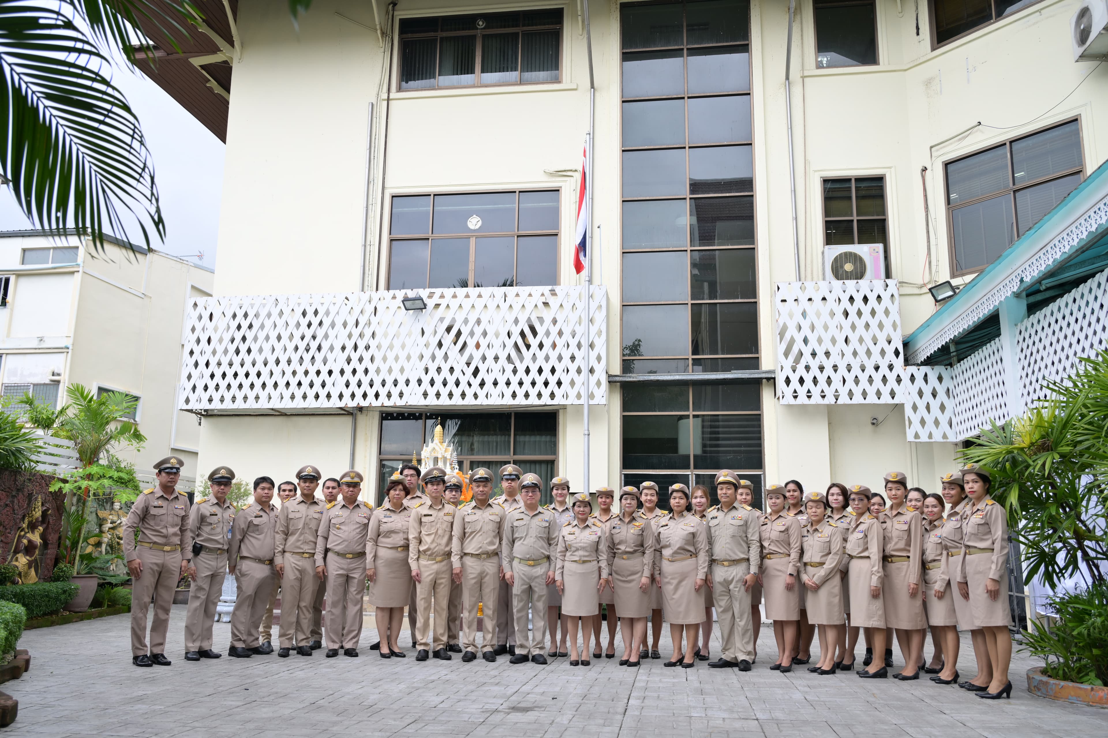 รองปลัดกระทรวงการท่องเที่ยวและกีฬา นำคณะบุคลากรร่วมเคารพธงชาติเนื่องในวันพระราชทานธงชาติไทย ปี 2567
