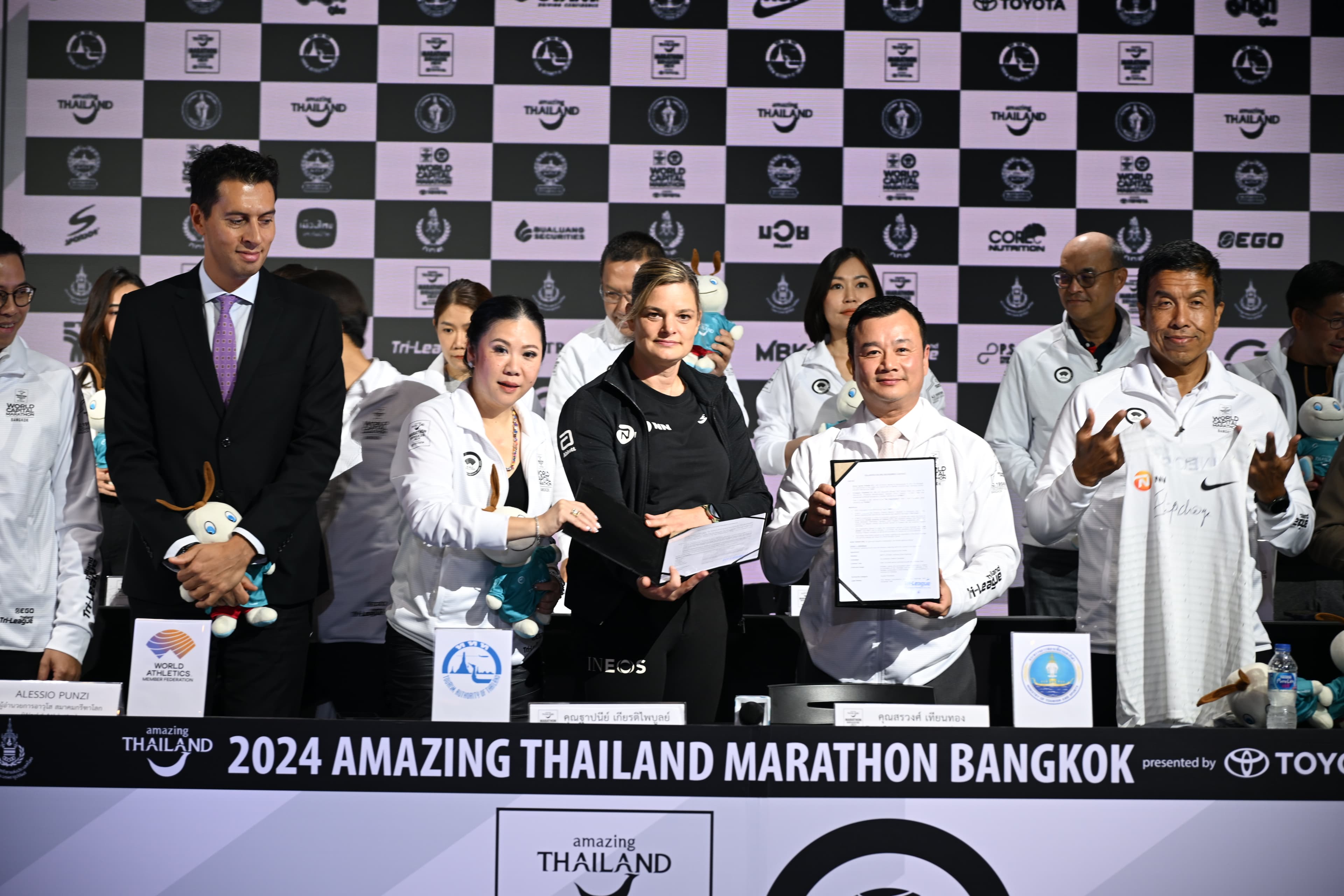 "วิ่งฝ่าเมือง ครั้งที่ 7" อะเมซิ่งไทยแลนด์มาราธอนแบงค็อก