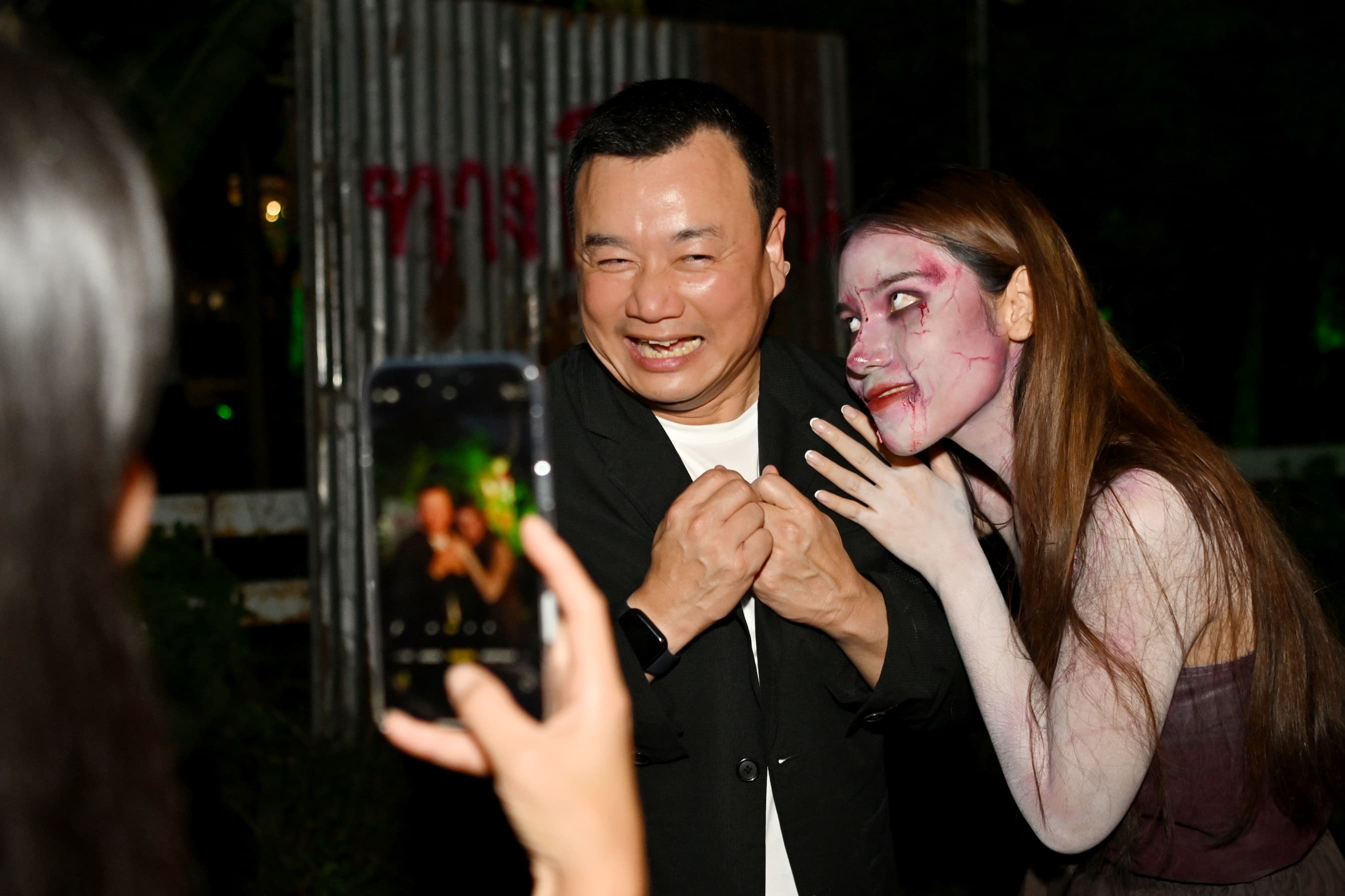 รมว. สรวงศ์ พร้อมด้วยผู้บริหารกระทรวงการท่องเที่ยวและกีฬา ร่วมงาน "เทศกาลขนหัวลุก ตลาดขนลุก Goosebump Market" ณ โรงงานมักกะสัน รฟท. กรุงเทพฯ