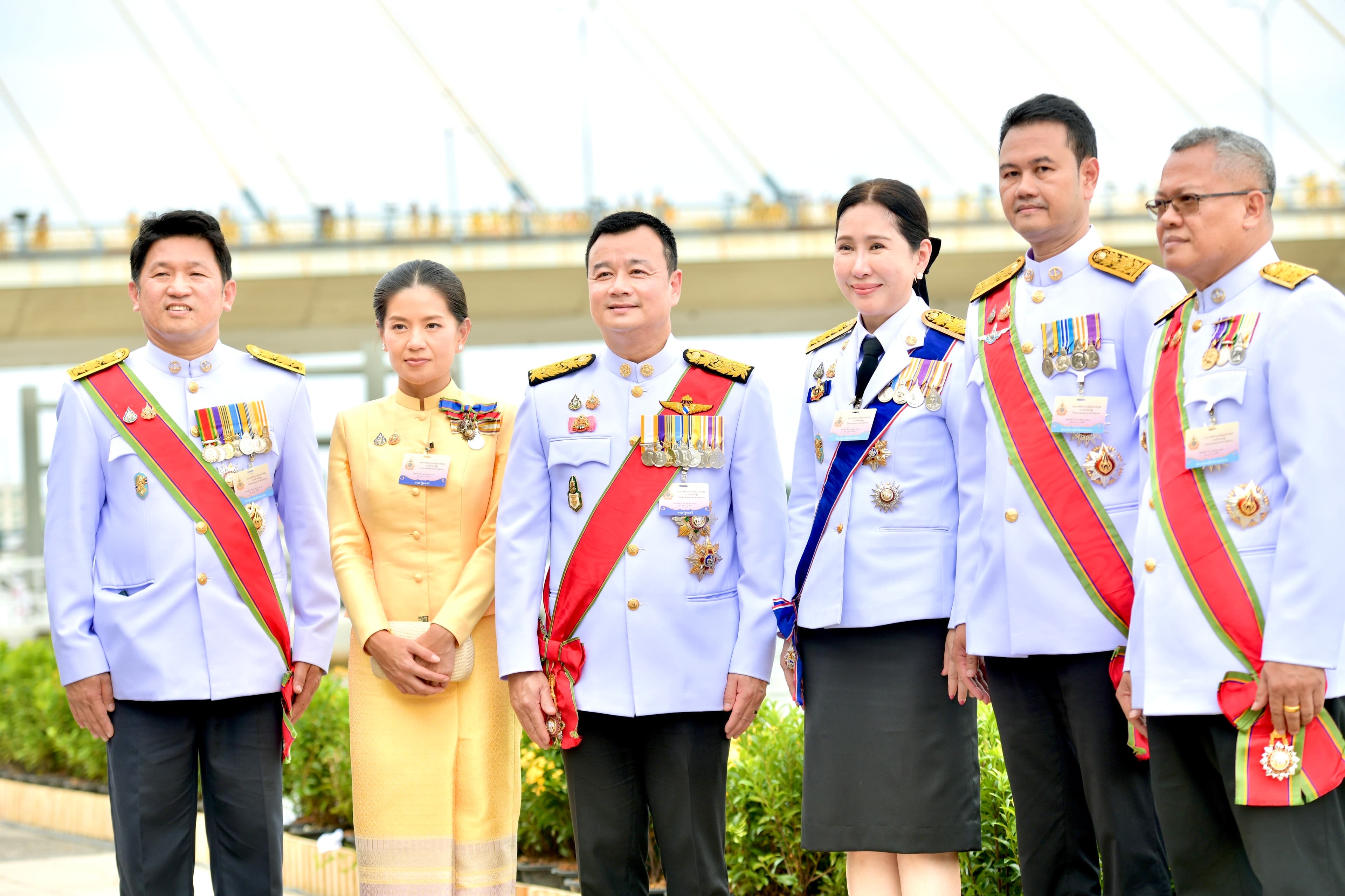 รมว.สรวงศ์ พร้อมคณะผู้บริหารกระทรวงการท่องเที่ยวและกีฬา เฝ้ารับเสด็จฯ ในหลวง พระราชินี เสด็จฯ ถวายผ้าพระกฐินโดยขบวนพยุหยาตราทางชลมารค ณ สวนหลวงพระราม 8