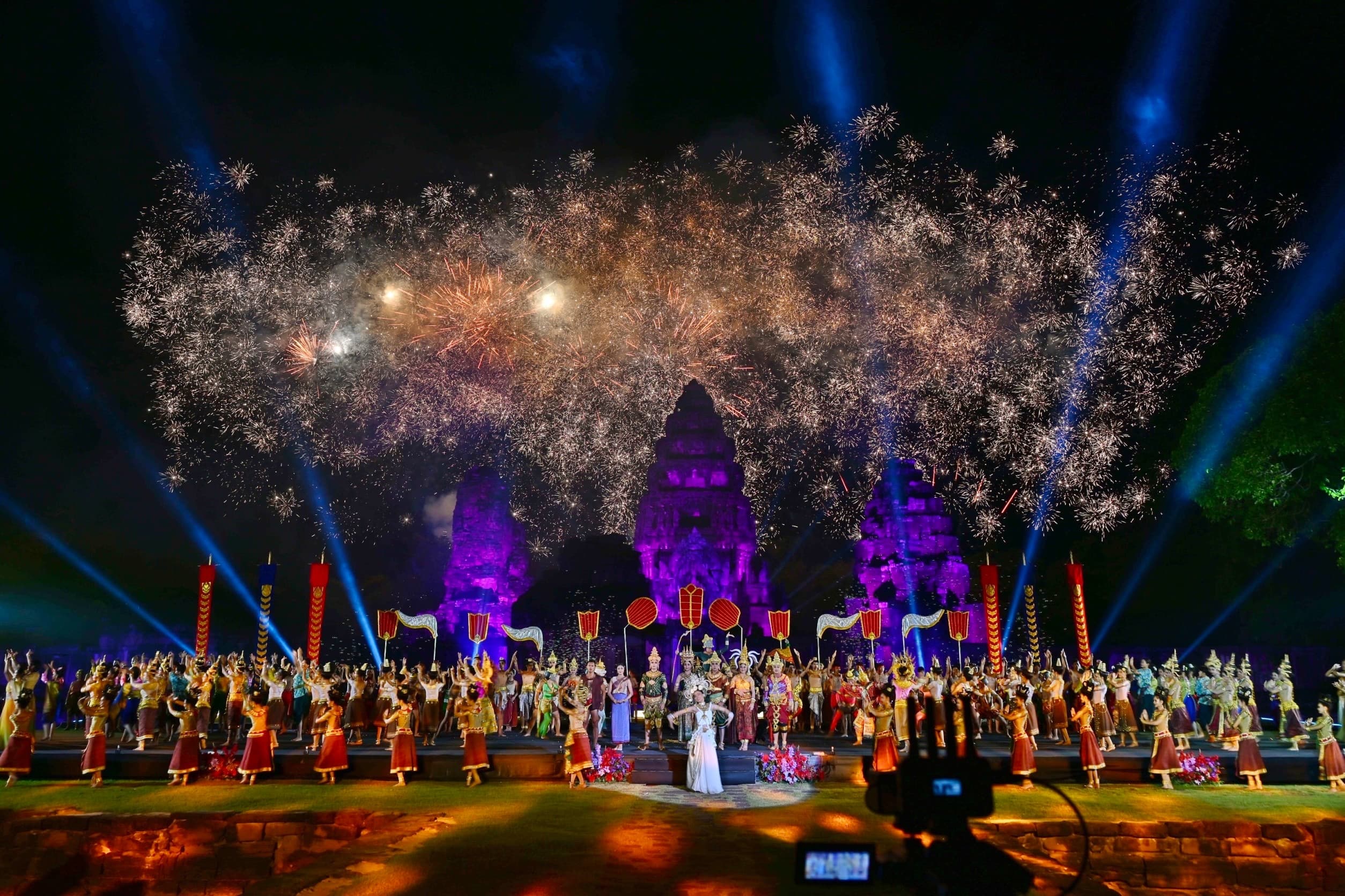 รมว.ท่องเที่ยวและกีฬา เปิดงานเทศกาลแสง สี เสียง "เที่ยวพิมาย" สร้างความภาคภูมิใจในมรดกท้องถิ่นและส่งเสริมการท่องเที่ยวไทย