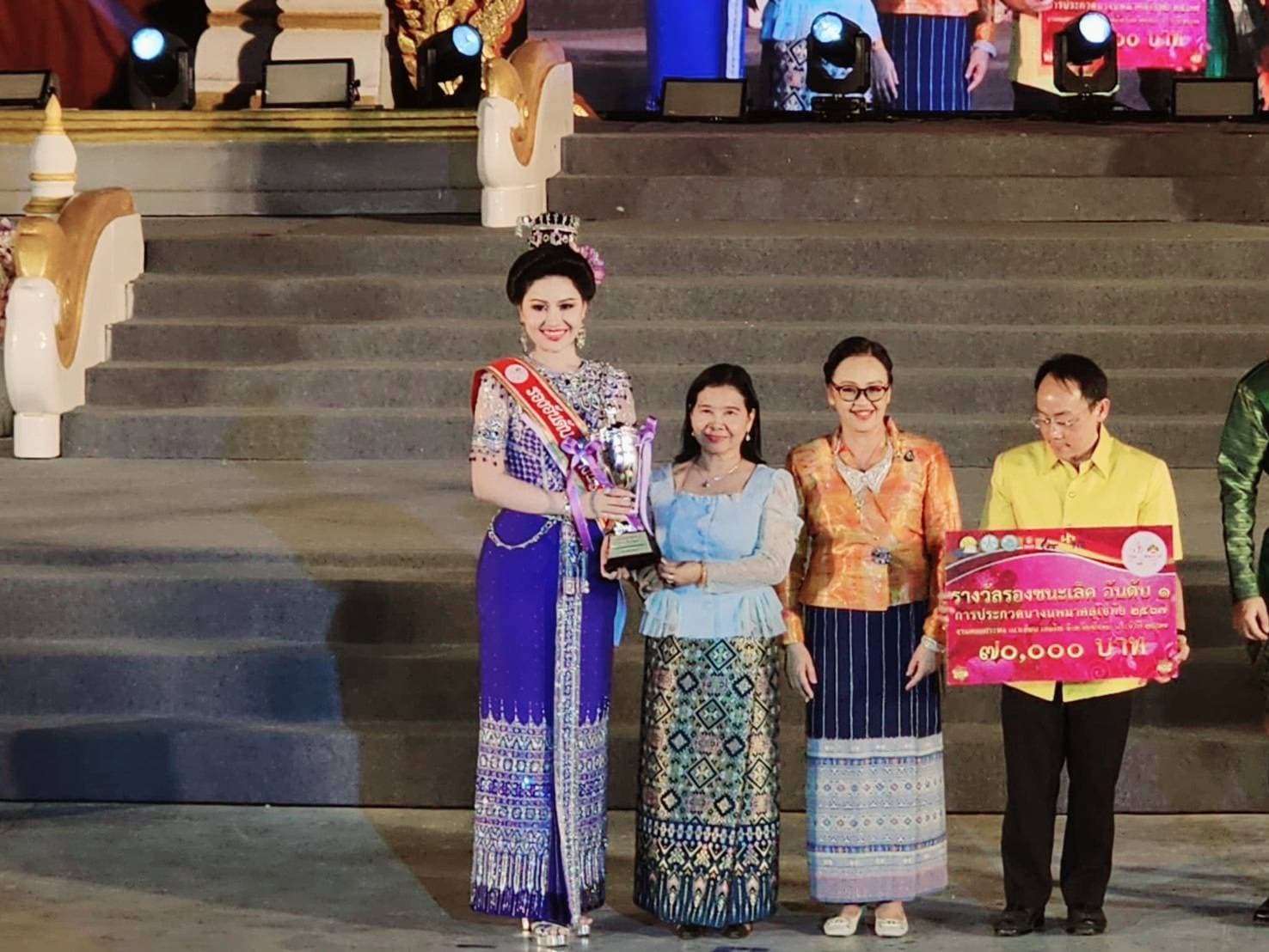 รองปลัดกระทรวงการท่องเที่ยวและกีฬา เข้าร่วมงานประเพณีลอยกระทง จังหวัดสุโขทัย