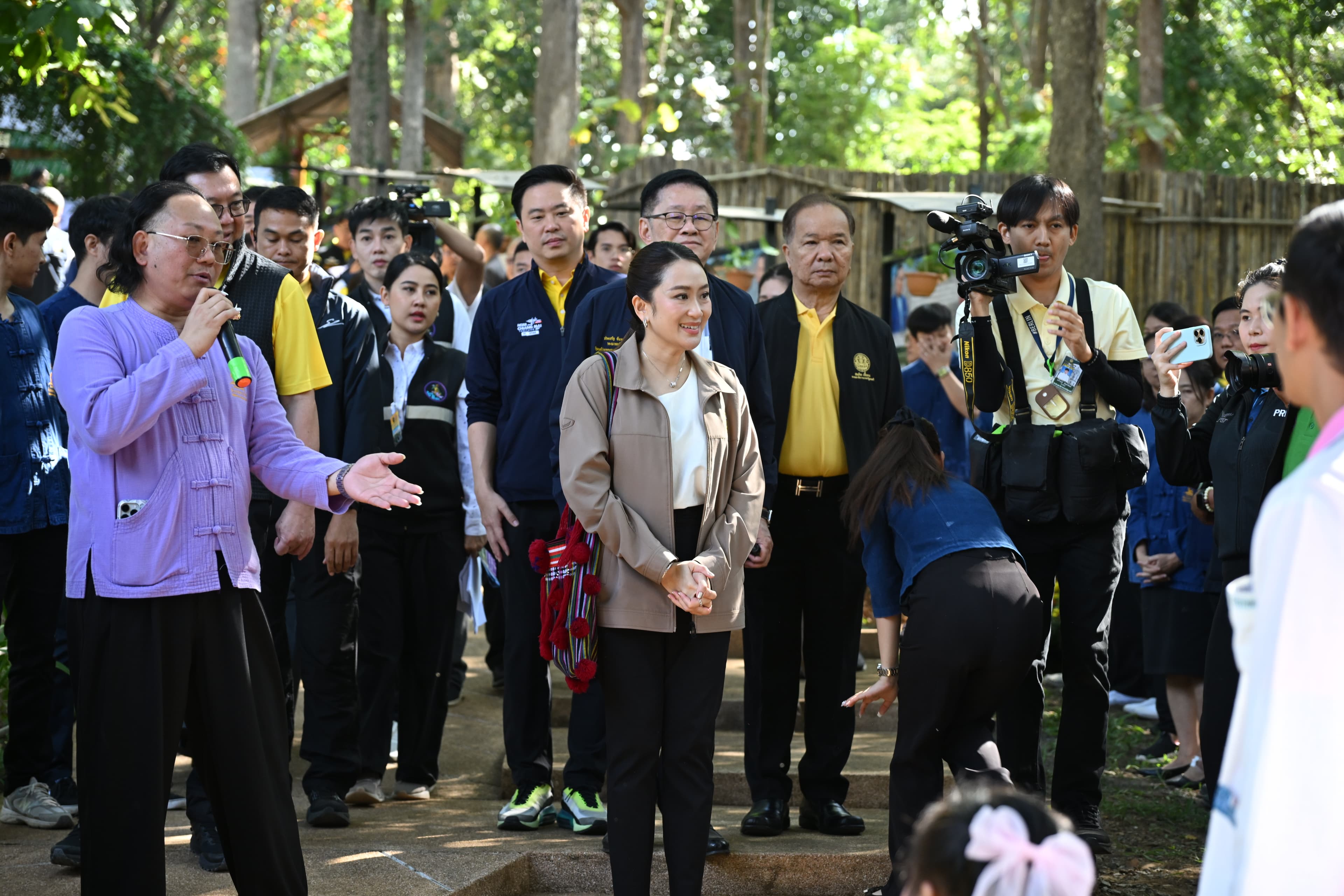 ผู้ช่วย รมว.ท่องเที่ยวและกีฬา ร่วมเยี่ยมชมศูนย์ศึกษาห้วยฮ่องไคร้ฯ โครงการพระราชดำริ พร้อมนายกรัฐมนตรี