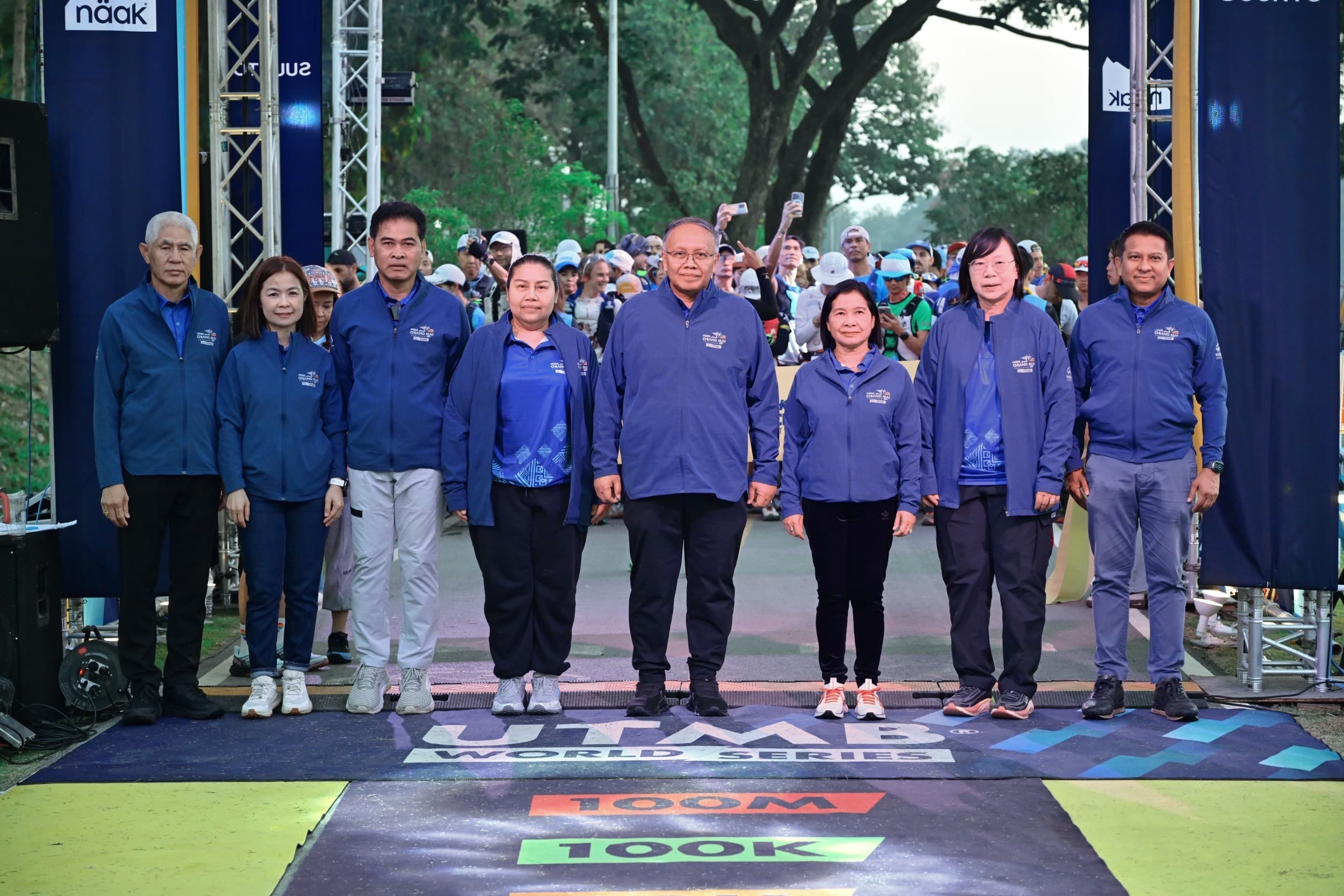 รองปลัดกระทรวงการท่องเที่ยวและกีฬา ปล่อยตัวนักวิ่งระยะ ELEPHANT 100 km ในกิจกรรม UTMB® World Series – Asia Pacific Major