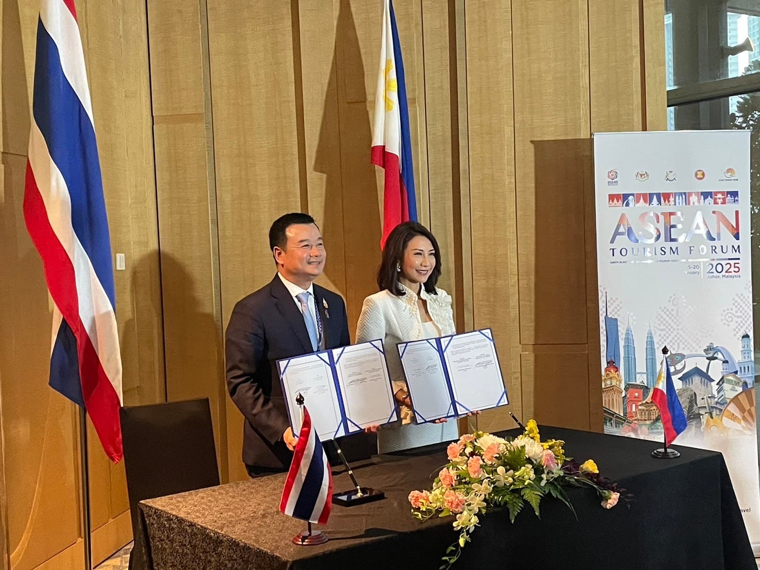 รมว. กก. ร่วมลงนาม Implementation Program ร่วมกับ รมต. ท่องเที่ยวฟิลิปปินส์