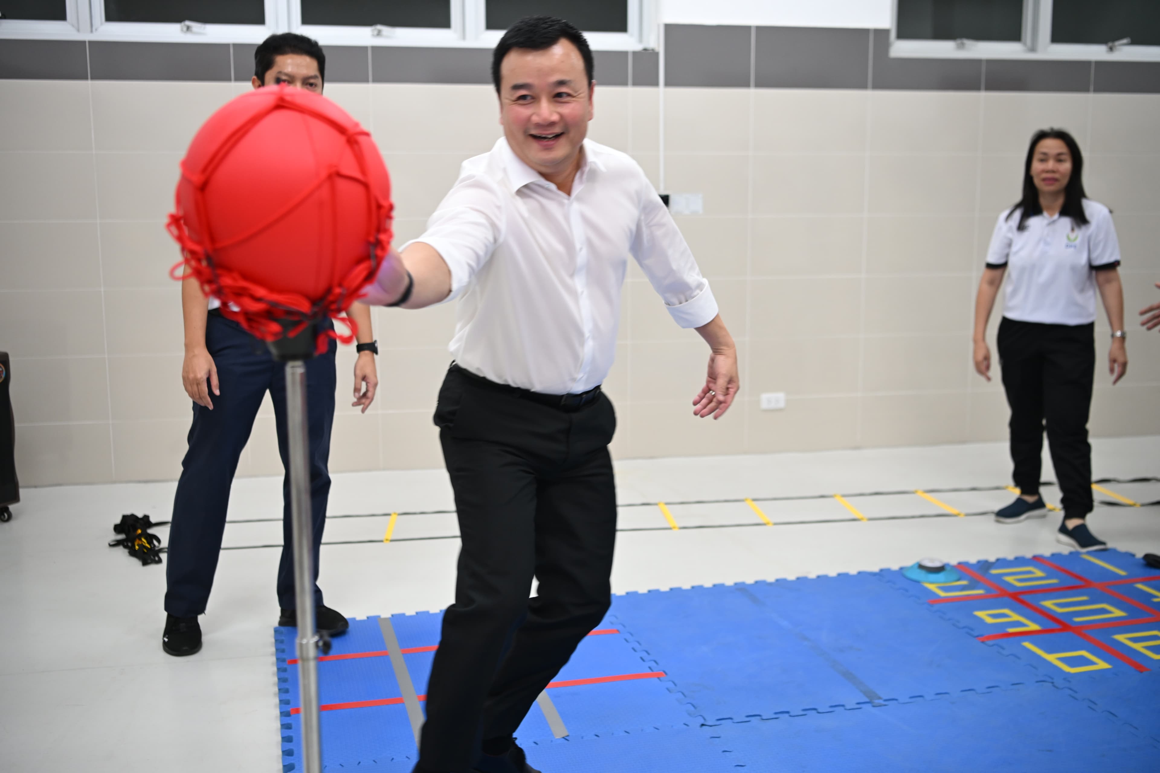 รมว.ท่องเที่ยวและกีฬา ตรวจเยี่ยมสนามกีฬาเฉลิมพระเกียรติฯ ธัญบุรี มอบนโยบายขับเคลื่อนกรมพลศึกษา