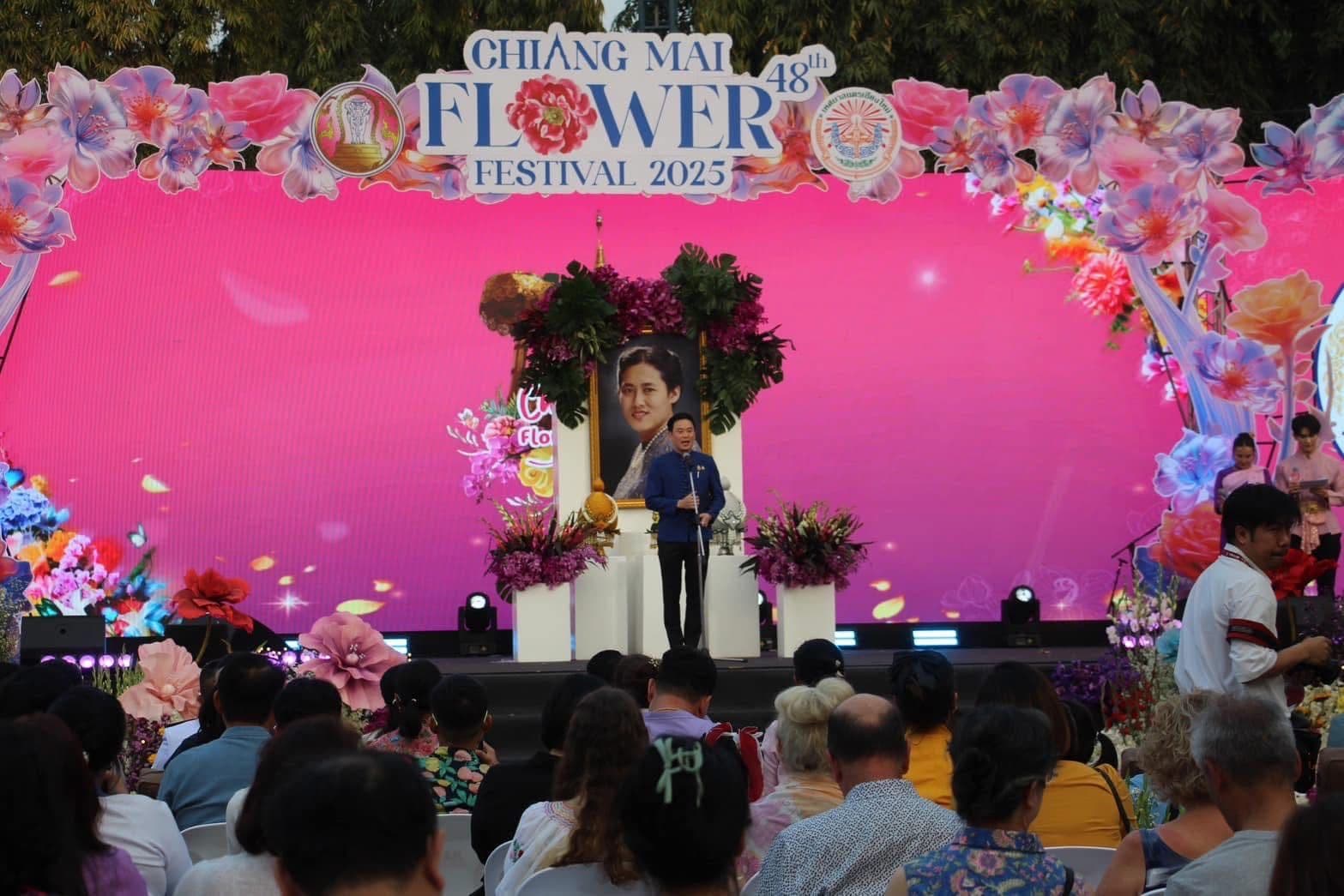 'ผู้ช่วยรัฐมนตรีฯ จักรพล กล่าวแสดงความยินดีในพิธีมอบถ้วยรางวัลการประกวดรถบุปผชาติงานมหกรรมไม้ดอกไม้ประดับ จังหวัดเชียงใหม่ ครั้งที่ 48 ประจำปี 2568'