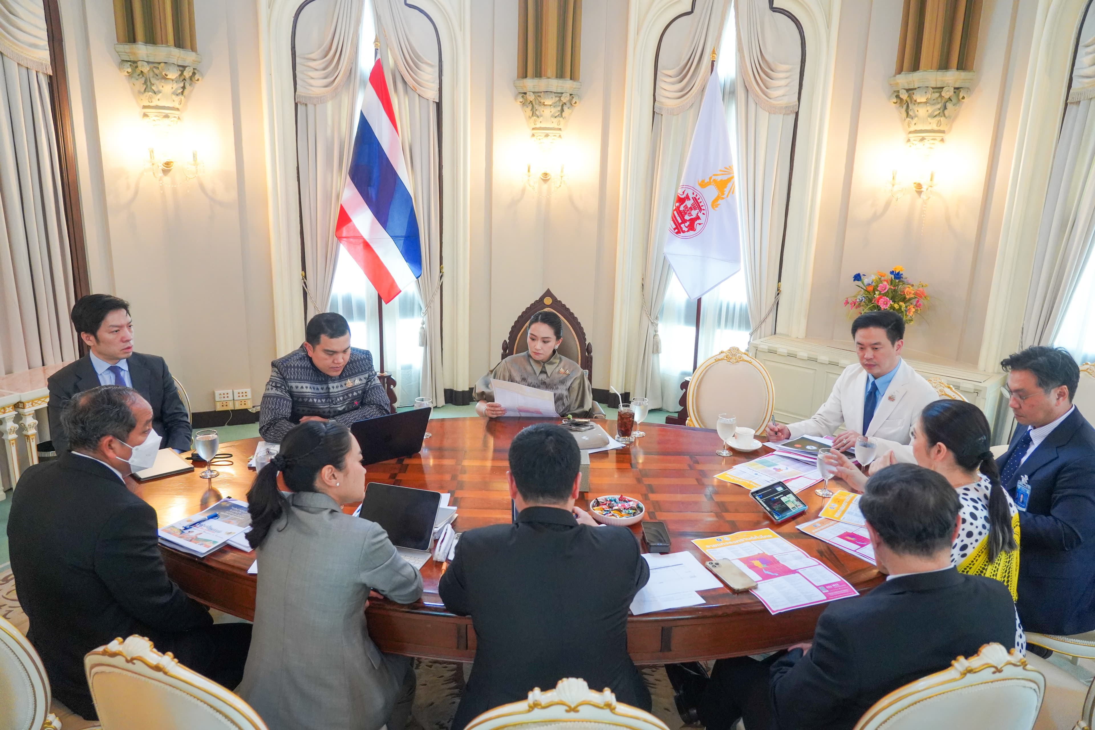 ชวนทุกฝ่ายประชุมเตรียมงาน ‘มหาสงกรานต์’ ของปีนี้ค่ะ ทั้งกระทรวงท่องเที่ยวและกีฬา, กระทรวงวัฒนธรรม, ททท. และ THACCA  เพื่อทำให้มหาสงกรานต์ ‘ทั้งประเทศ’ ปีนี้ ยิ่งใหญ่ไม่แพ้ปีที่แล้วค่ะ