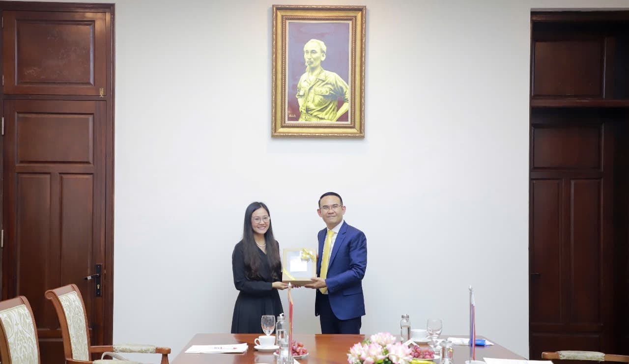 ผู้ช่วยปลัดกระทรวงการท่องเที่ยวและกีฬา และเจ้าหน้าที่กองนโยบายและการต่างประเทศ เข้าร่วมการหารือกลุ่มย่อยระหว่างเจ้าหน้าที่อาวุโส ไทย – เวียดนาม