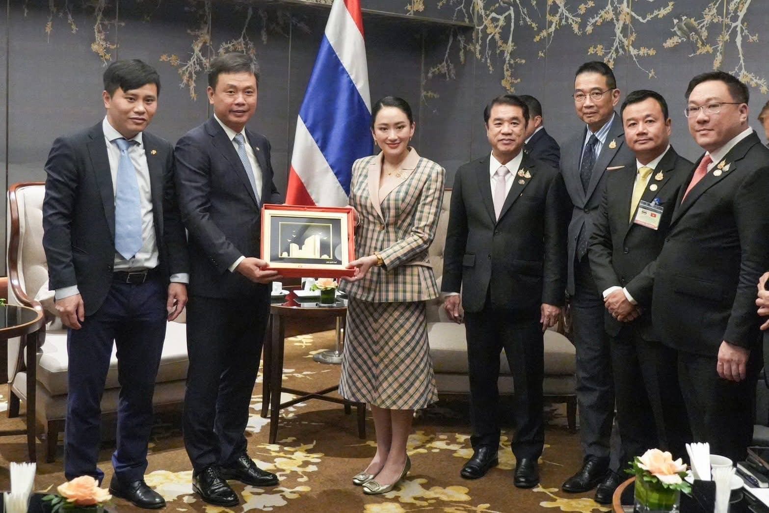 รัฐมนตรีว่าการกระทรวงการท่องเที่ยวและกีฬา ได้เข้าร่วมการเดินทางเยือนสาธารณรัฐสังคมนิยมเวียดนามอย่างเป็นทางการของนายกรัฐมนตรี ณ กรุงฮานอย สาธารณรัฐสังคมนิยมเวียดนาม