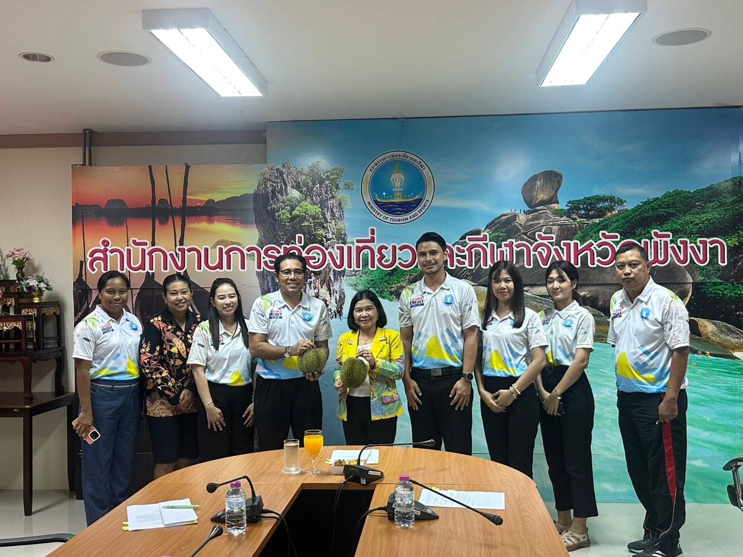 รองปลัดฯ “วนิดา” เปิดอบรมเชิงปฏิบัติการพัฒนา อสทก. พร้อมเปิดป้ายอาคารอเนกประสงค์-สนามฟุตซอล ณ จังหวัดพังงา