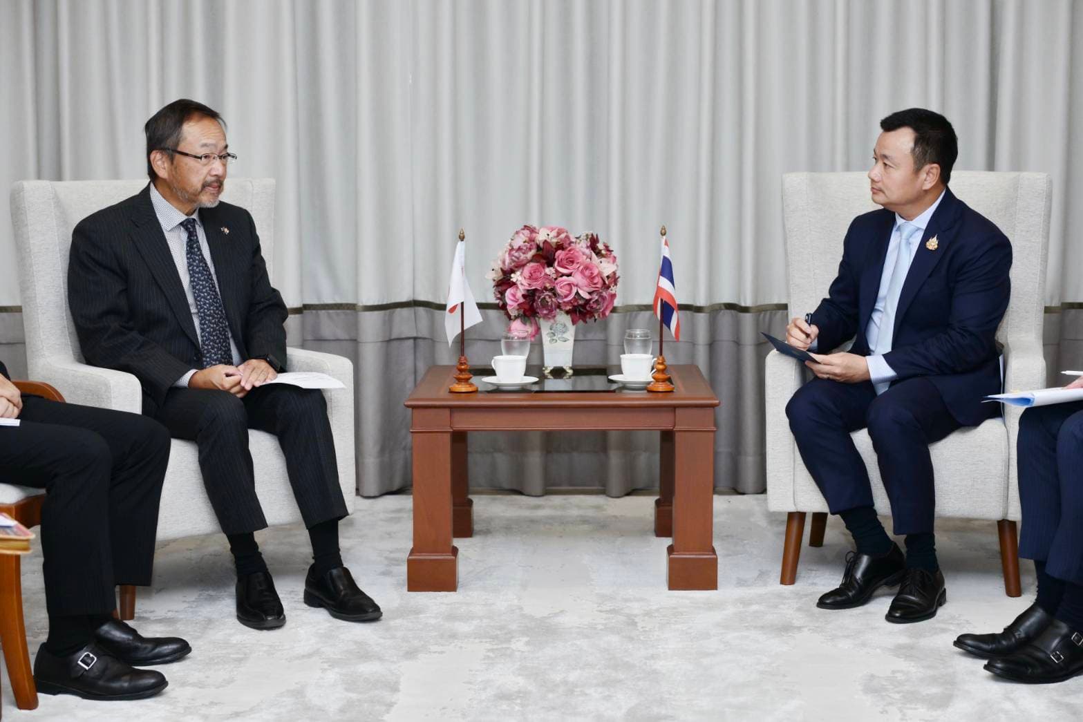 "เอกอัครราชทูตญี่ปุ่น เข้าเยี่ยมคารวะรัฐมนตรีว่าการกระทรวงการท่องเที่ยวและกีฬา และหารือความร่วมมือด้านการท่องเที่ยวและกีฬาไทย-ญี่ปุ่น"