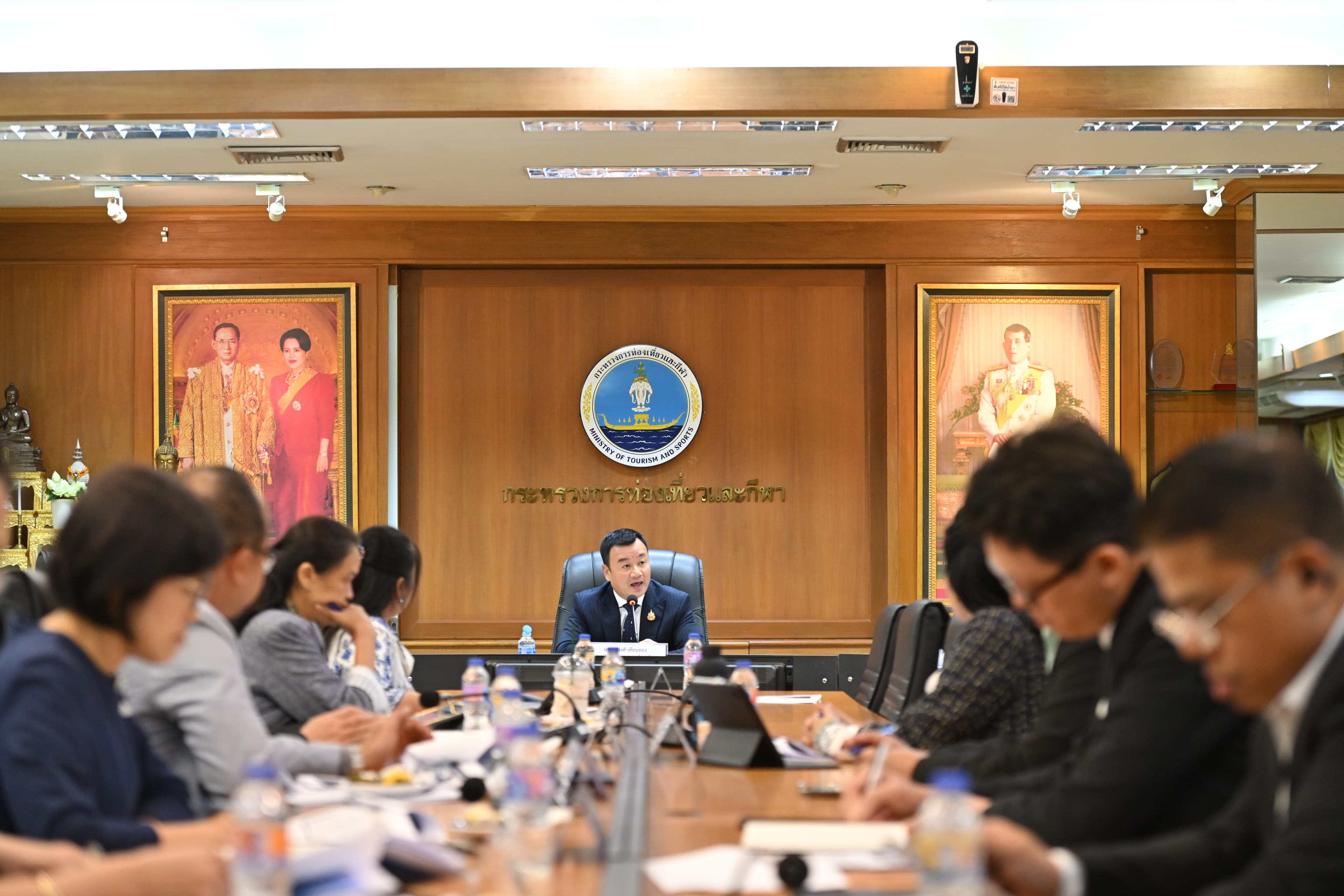 รมว.ท่องเที่ยวและกีฬา หารือหน่วยงานในสังกัด เดินหน้าคัดเลือกโครงการกระตุ้นเศรษฐกิจด้านการท่องเที่ยวและกีฬา